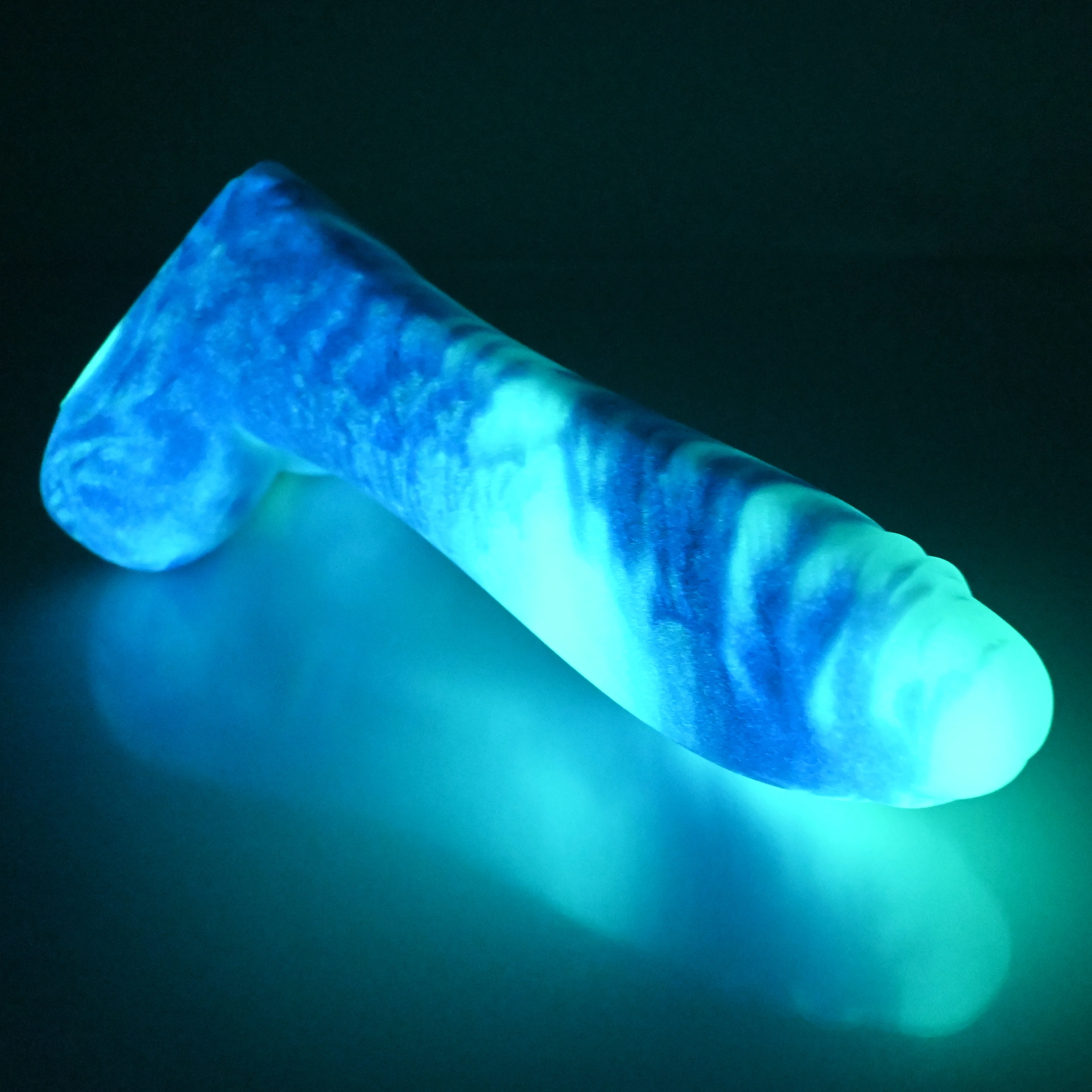 Q4MDP73 Aquus Large 0050 UV GITD - Image 4