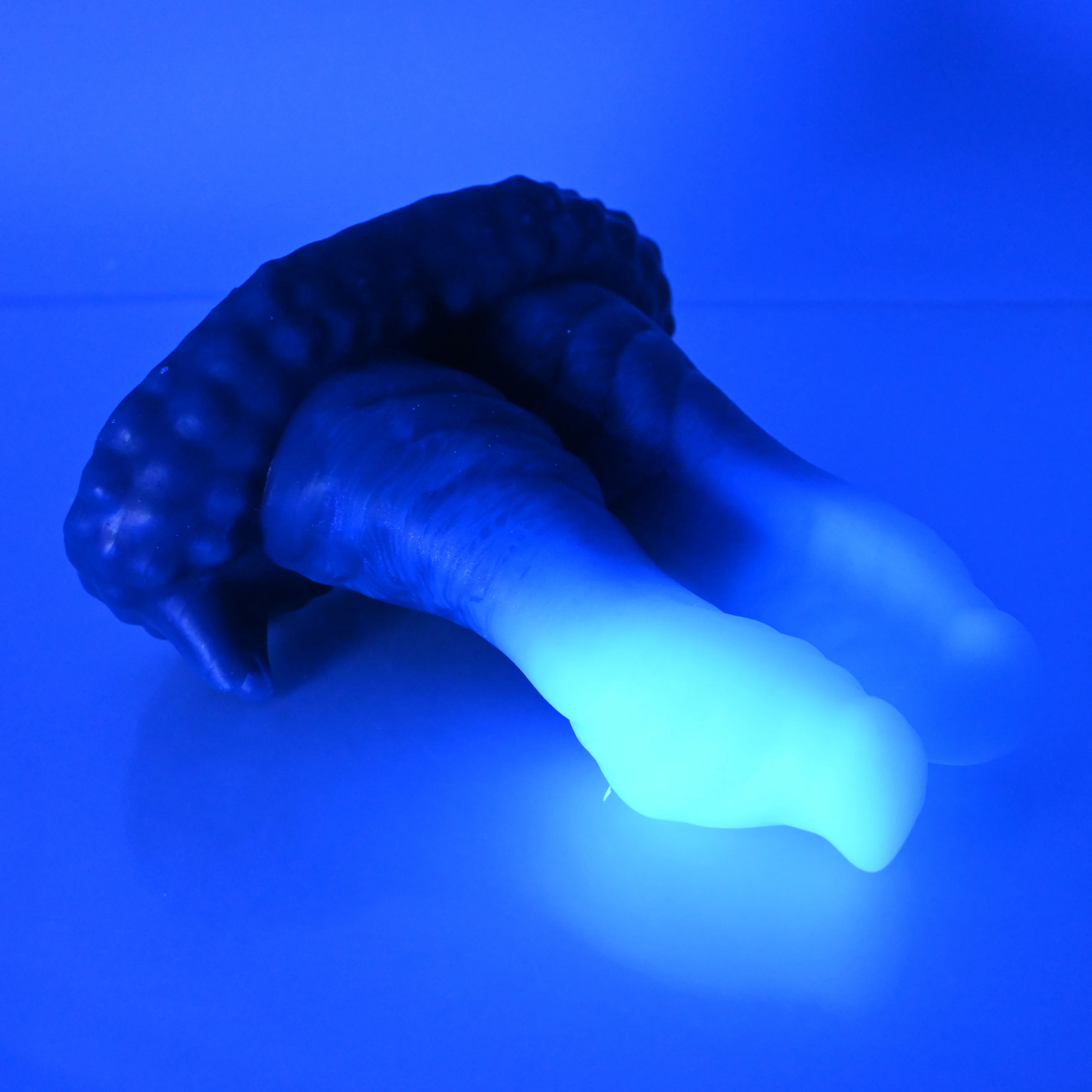 A2SDG97 Auren Small 0040 UV GITD CS - Image 3