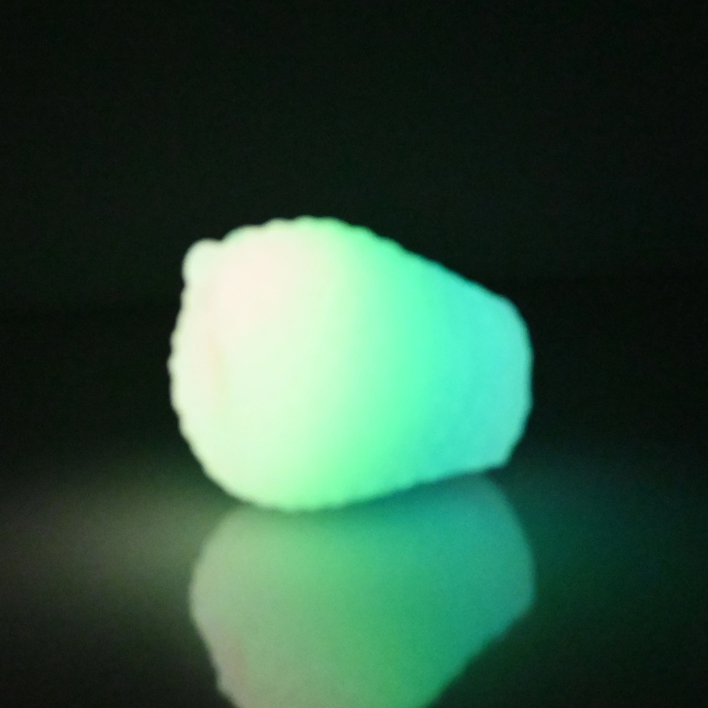 C0XAW36 Jackie O/S Super Soft UV GITD - Image 3