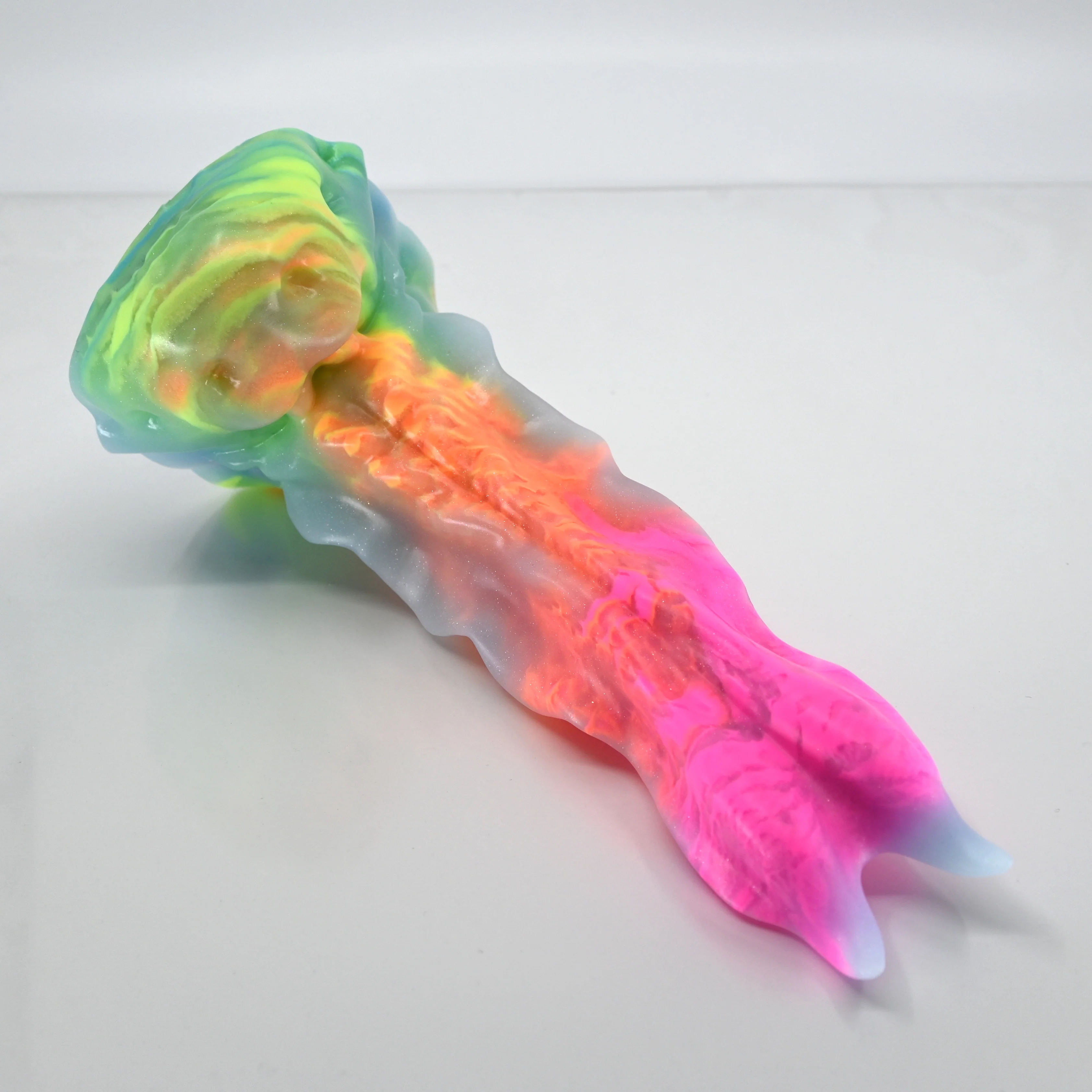 V2MBK57 Snark's Maw Small 0050 UV GITD