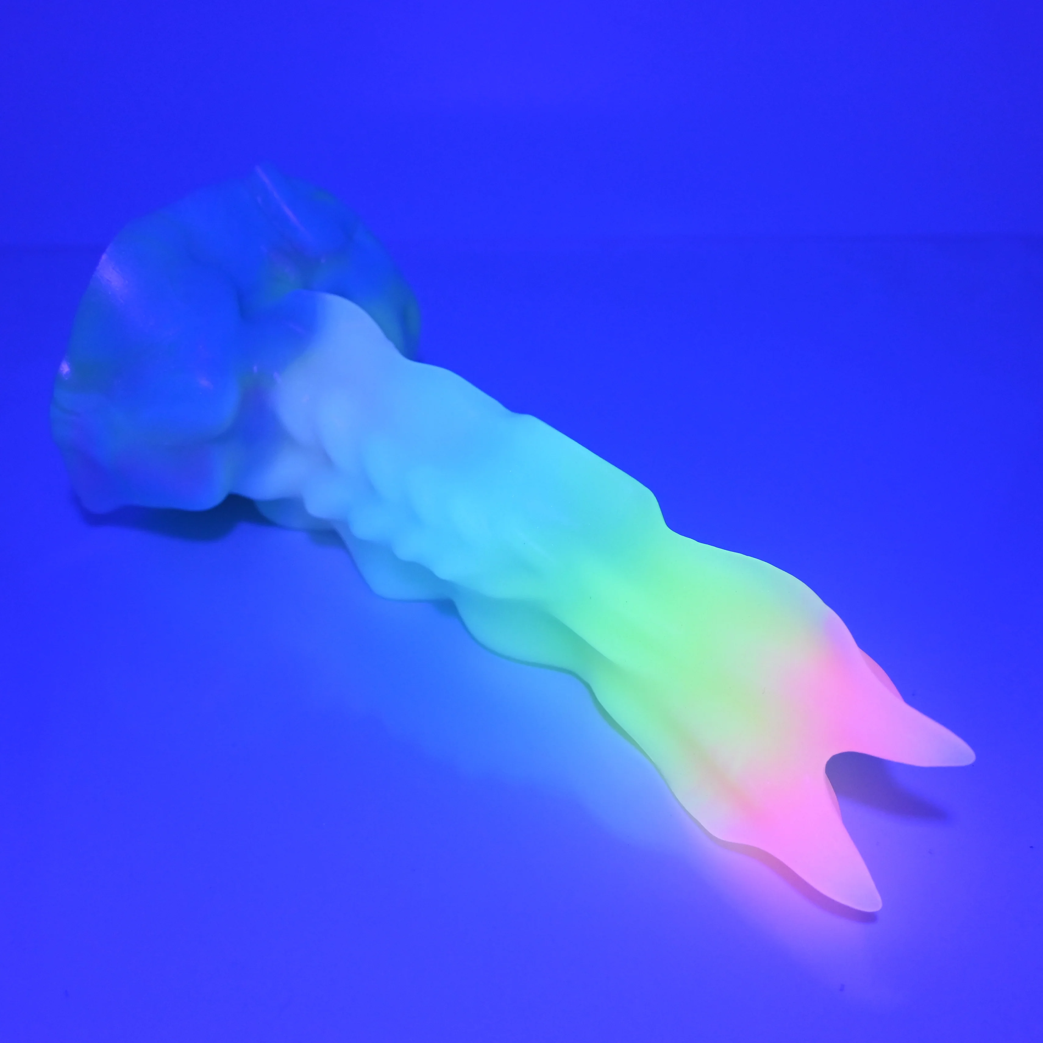V3XBK76 Snark's Maw Medium 0020 UV GITD - Image 3