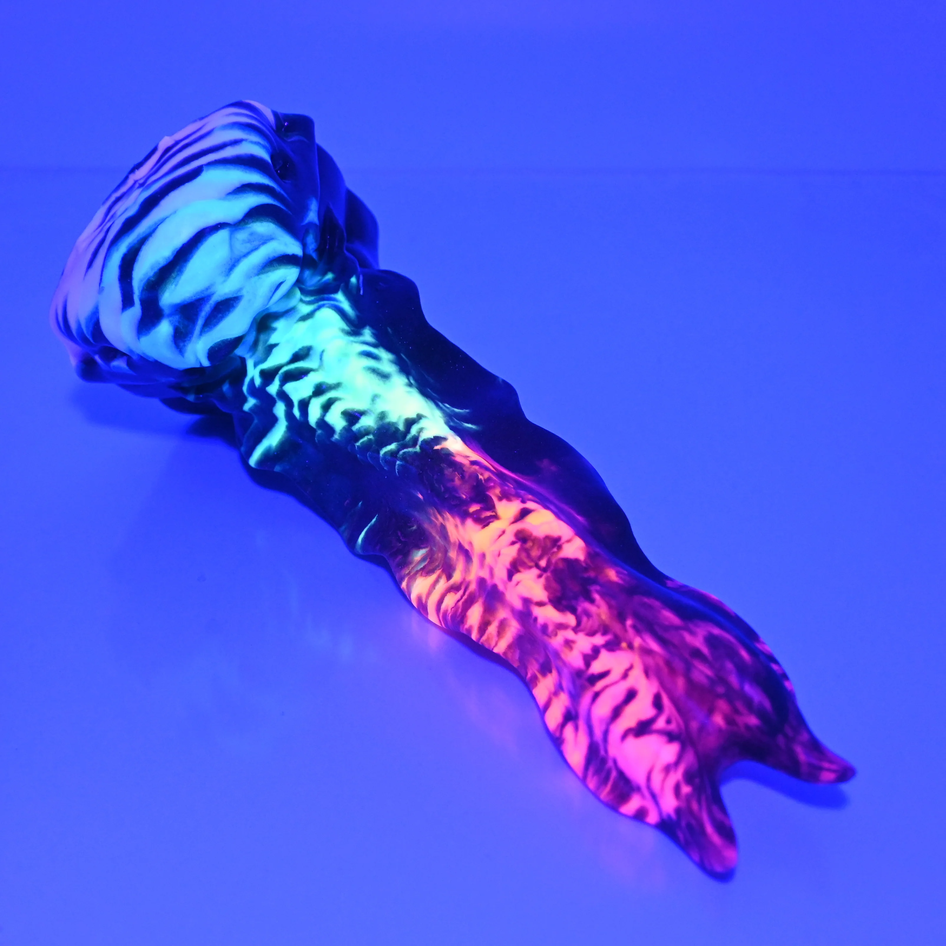 V2MBJ62 Snark's Maw Small Medium UV GITD - Image 3