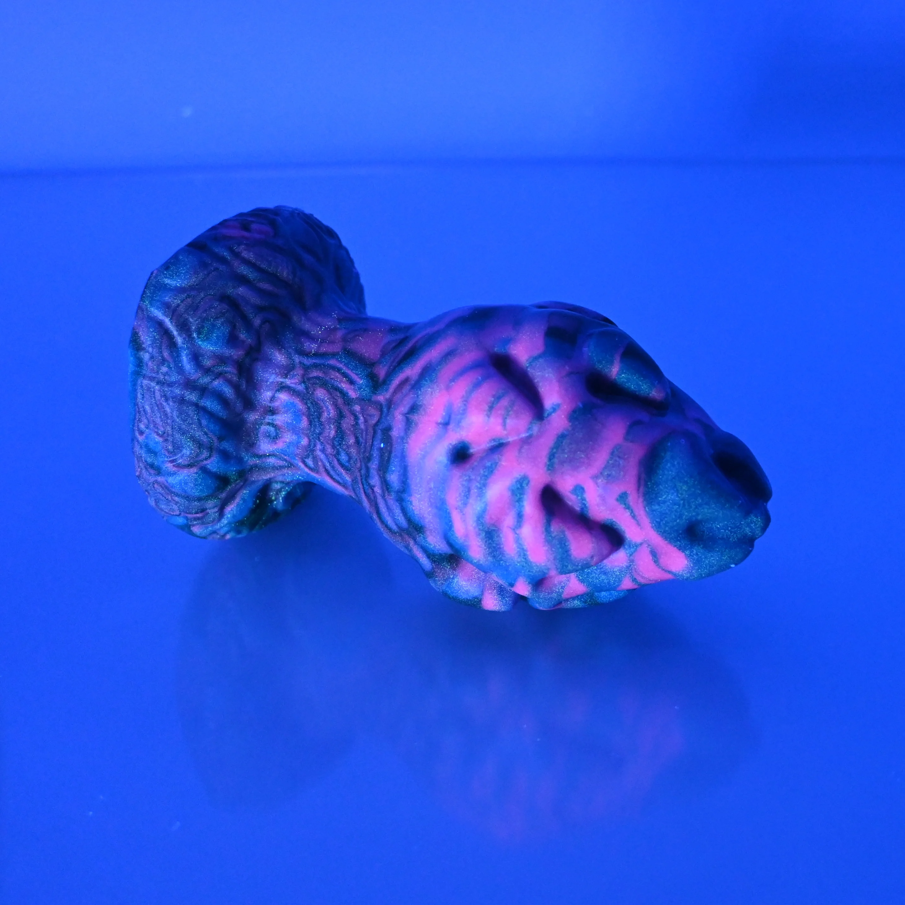 F3MCH64 Dragonfruit Plug Medium 0050 UV GITD - Image 3