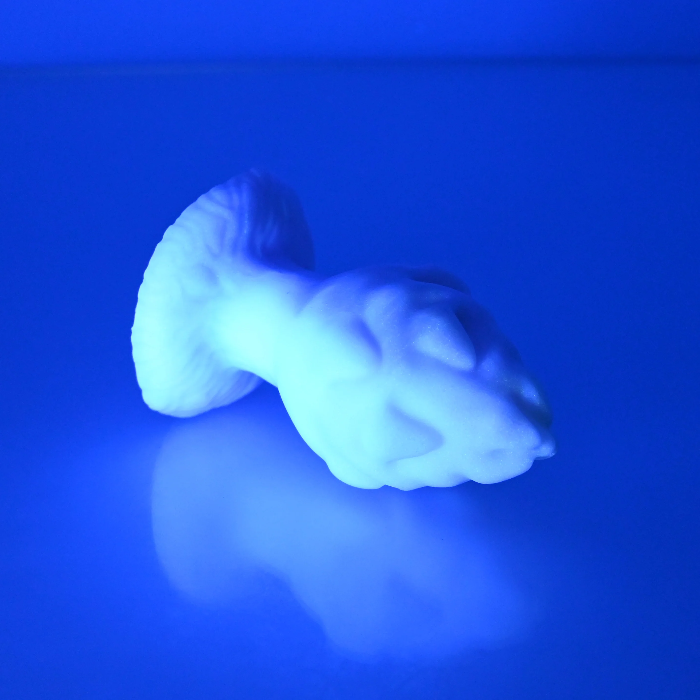 F1MCR05 Dragonfruit Plug Mini 0050 UV GITD - Image 3
