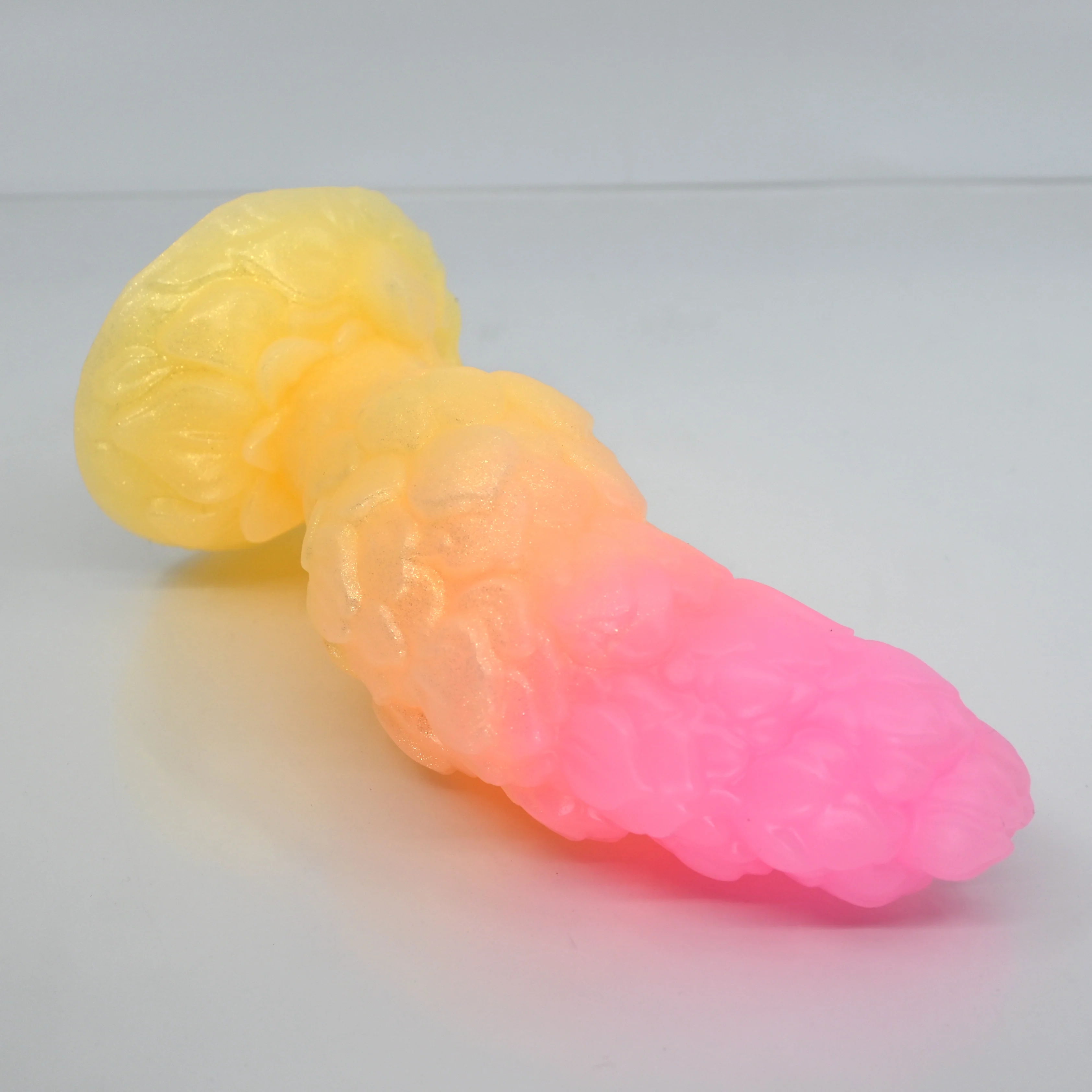 B2XEZ00 Flora Small 0020 UV GITD