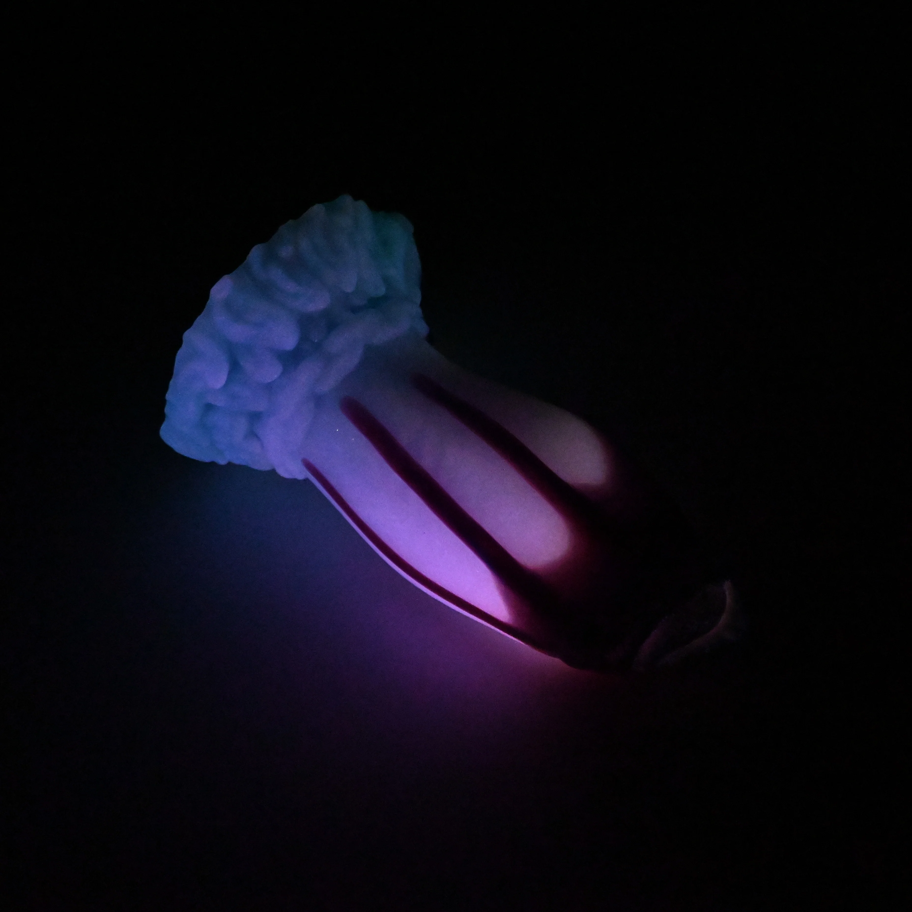 82SJV01 Hue Small 0030 UV GITD - Image 4