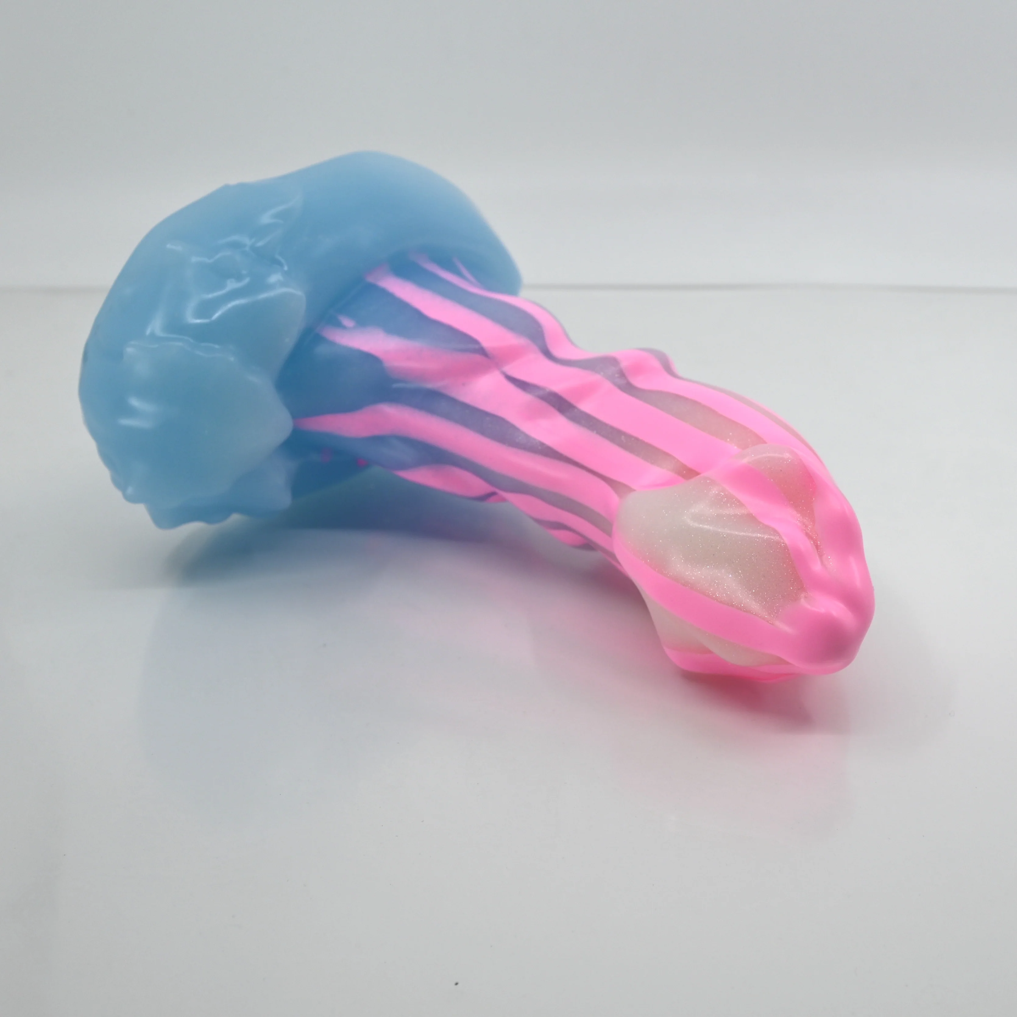 R3SCQ29 Oberon Medium 0030 UV GITD