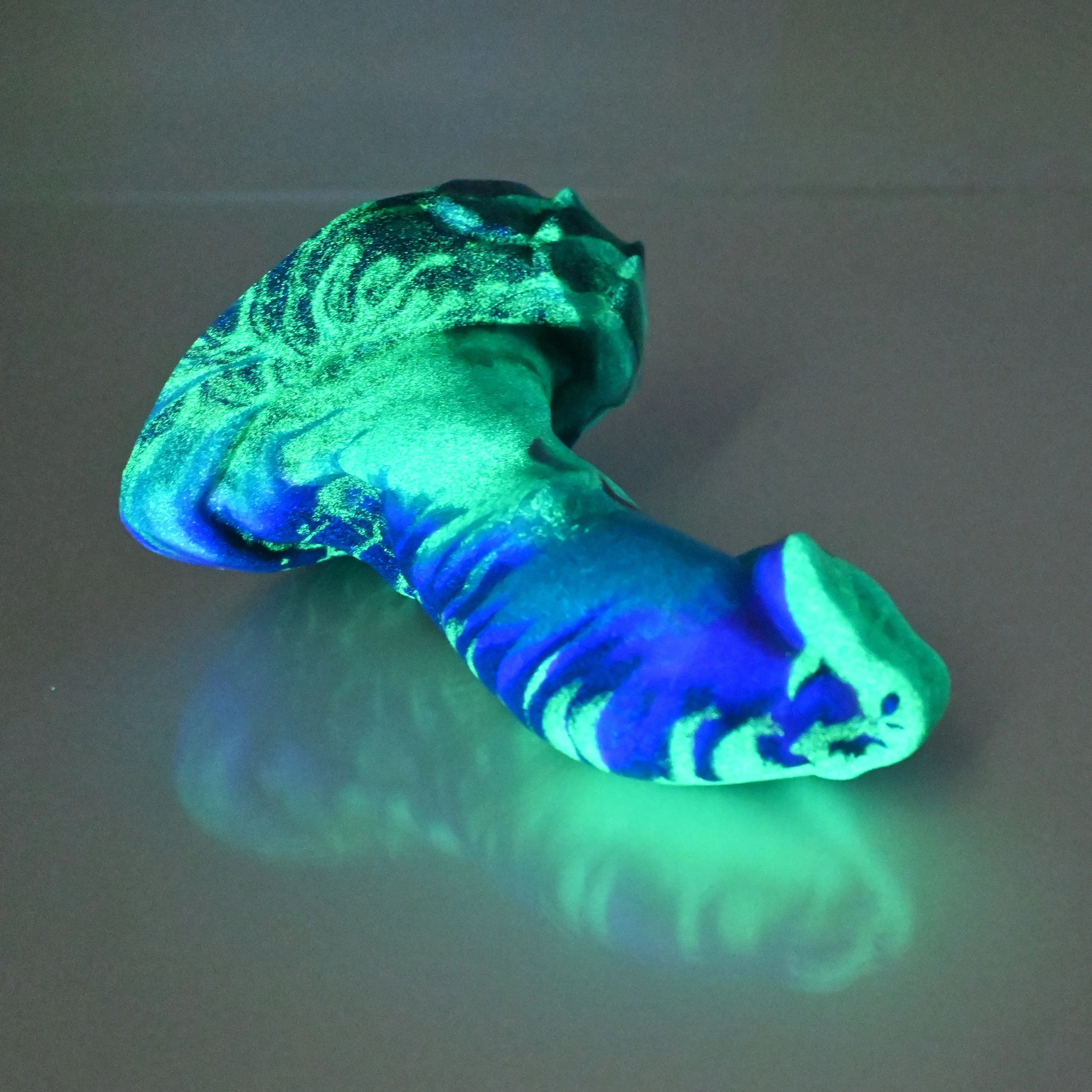 R2MCN97 Oberon Small 0050 UV GITD - Image 4