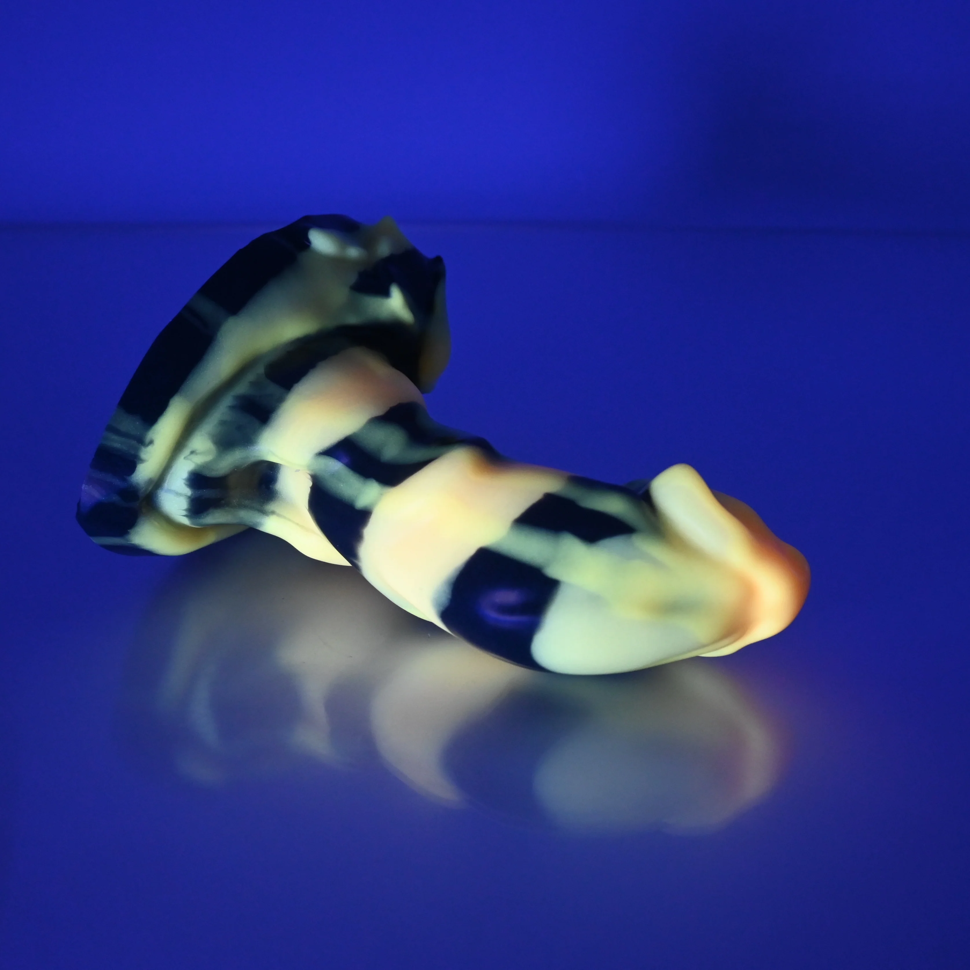 R2MCN88 Oberon Small 0050 UV GITD - Image 3