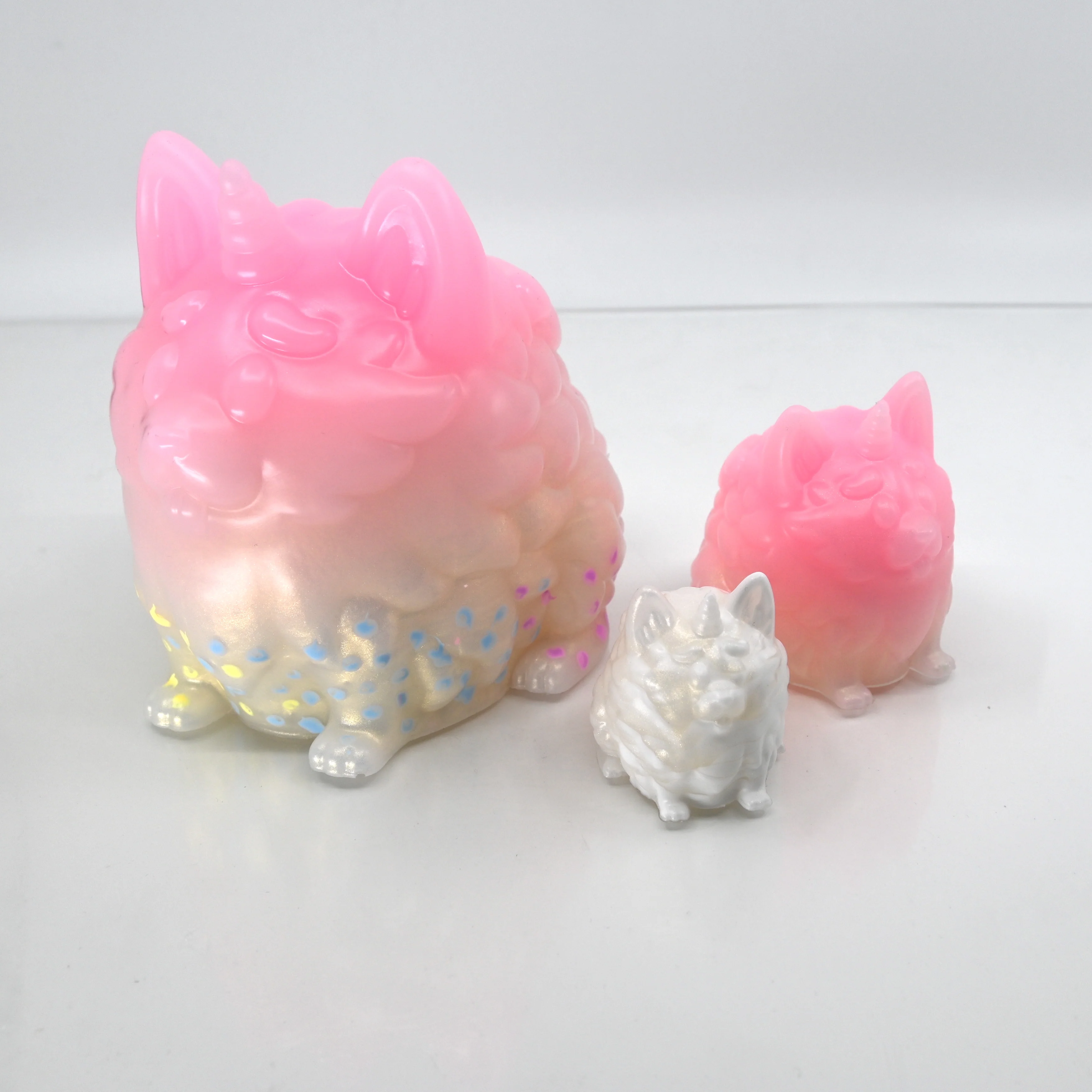 3PSCU66 Puppicorn Large and Friends 0030 UV GITD