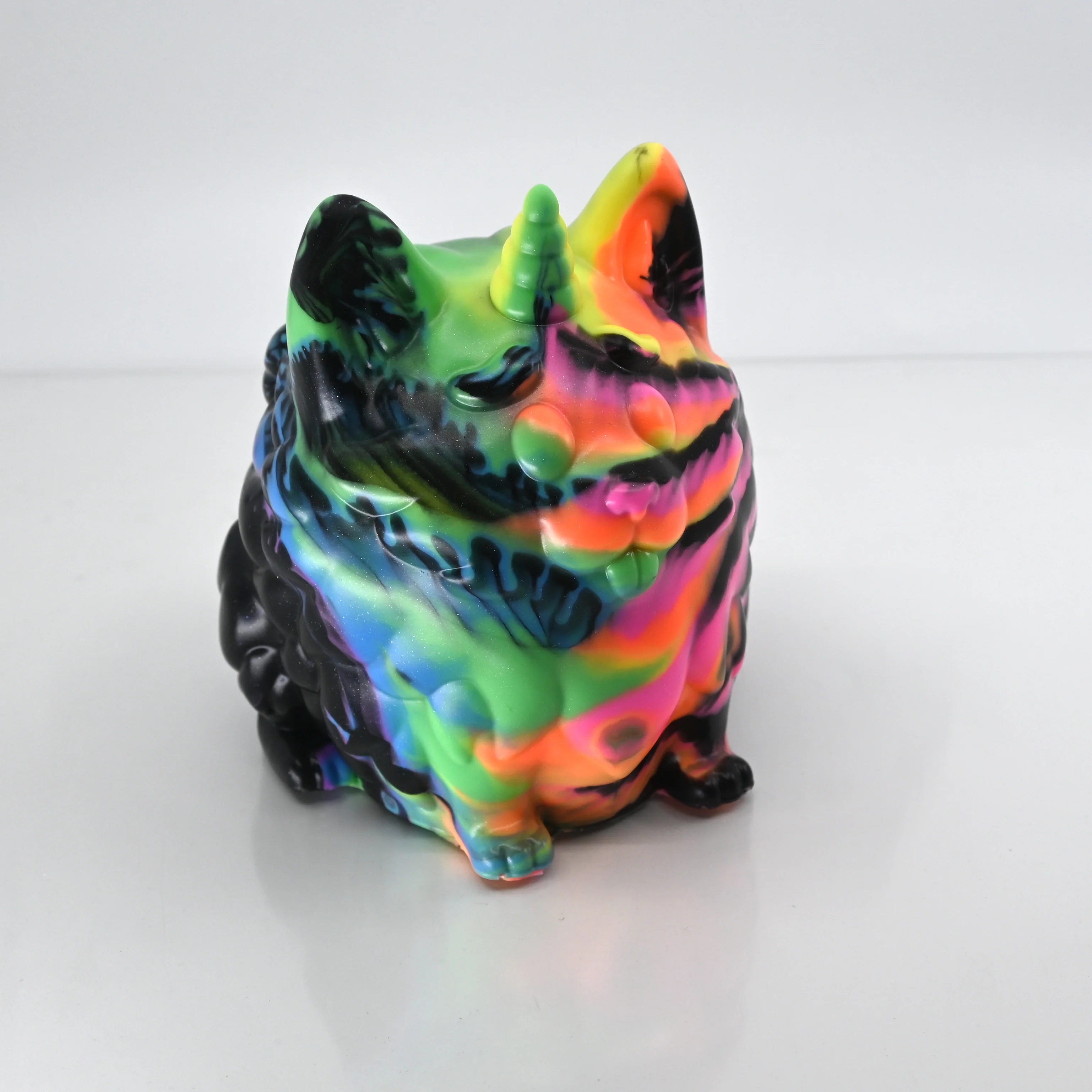 1PSCS17 Puppicorn Large 0030 UV GITD