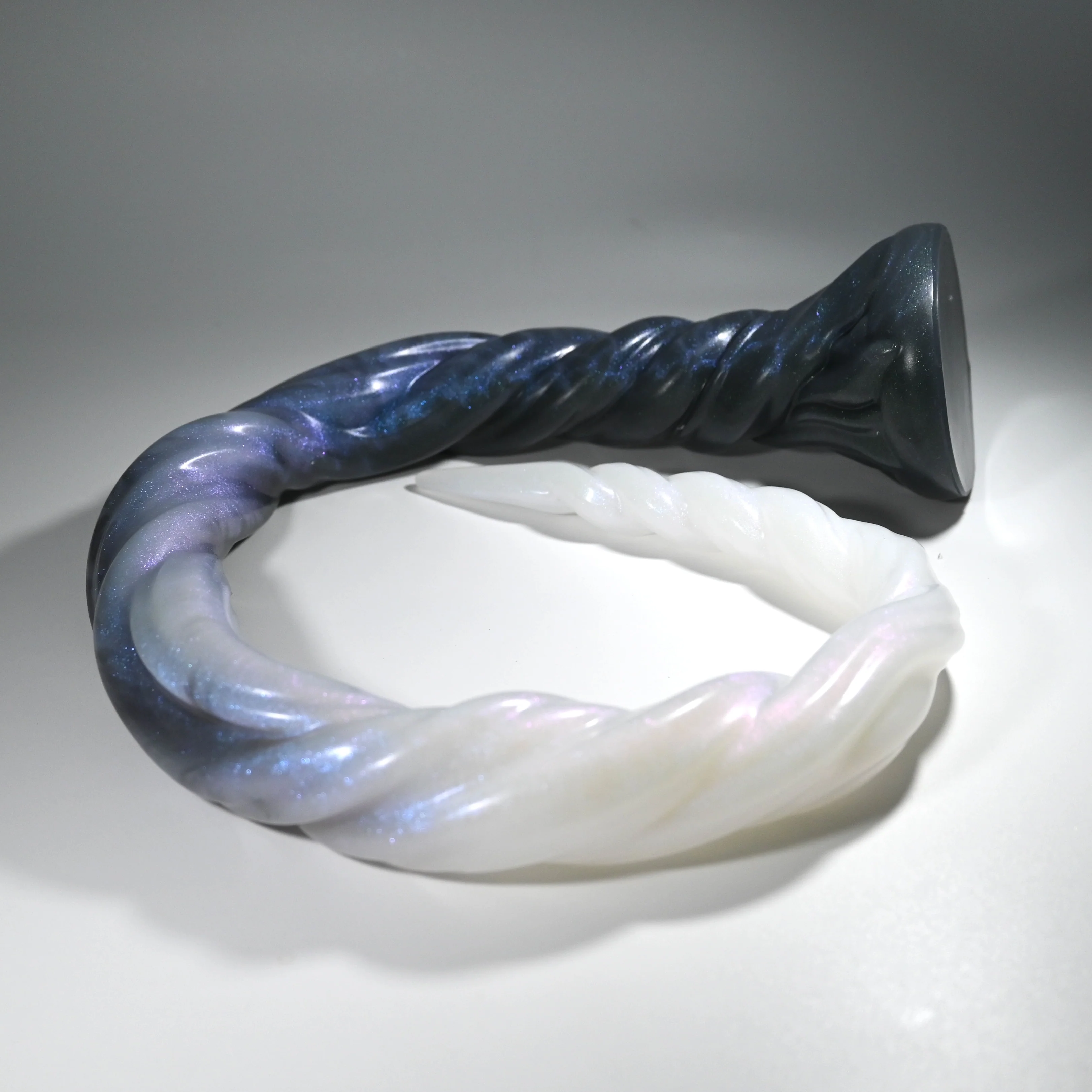 S4SGF73 Sera's Horn Large 0030 CS