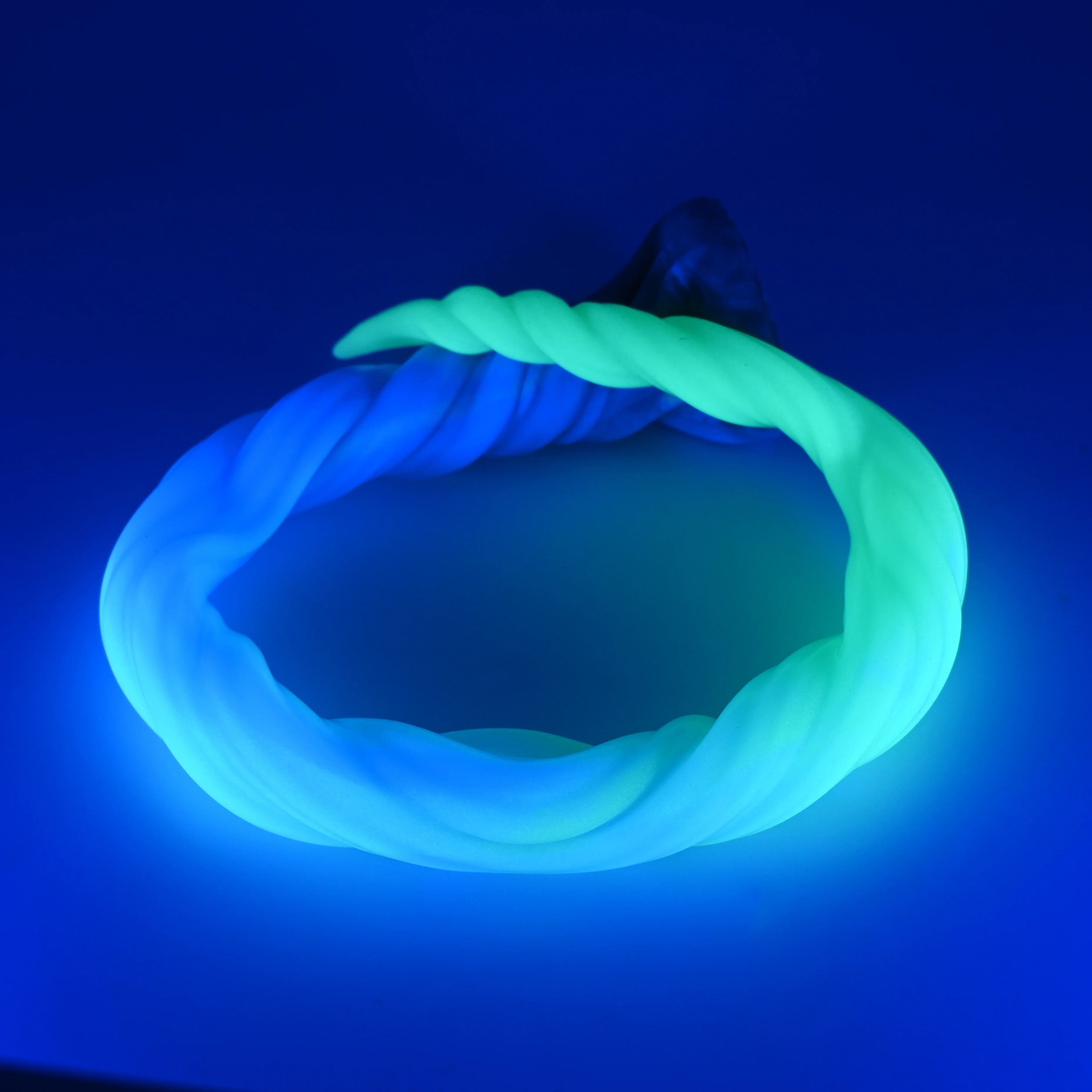 S4XJE58 Sera's Horn Large 0020 UV GITD - Image 2
