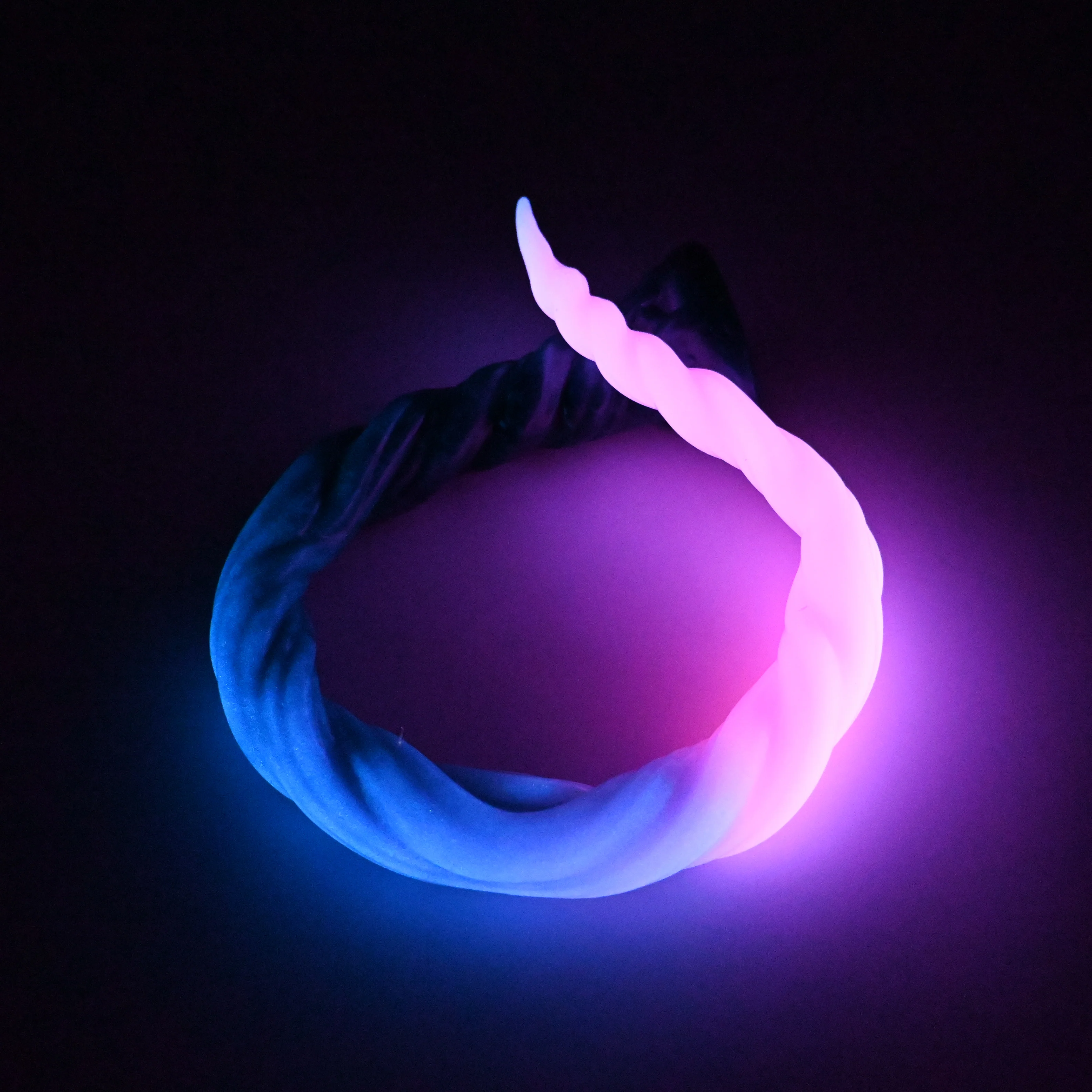 S4MJM20 Sera's Horn Large 0050 UV GITD - Image 3