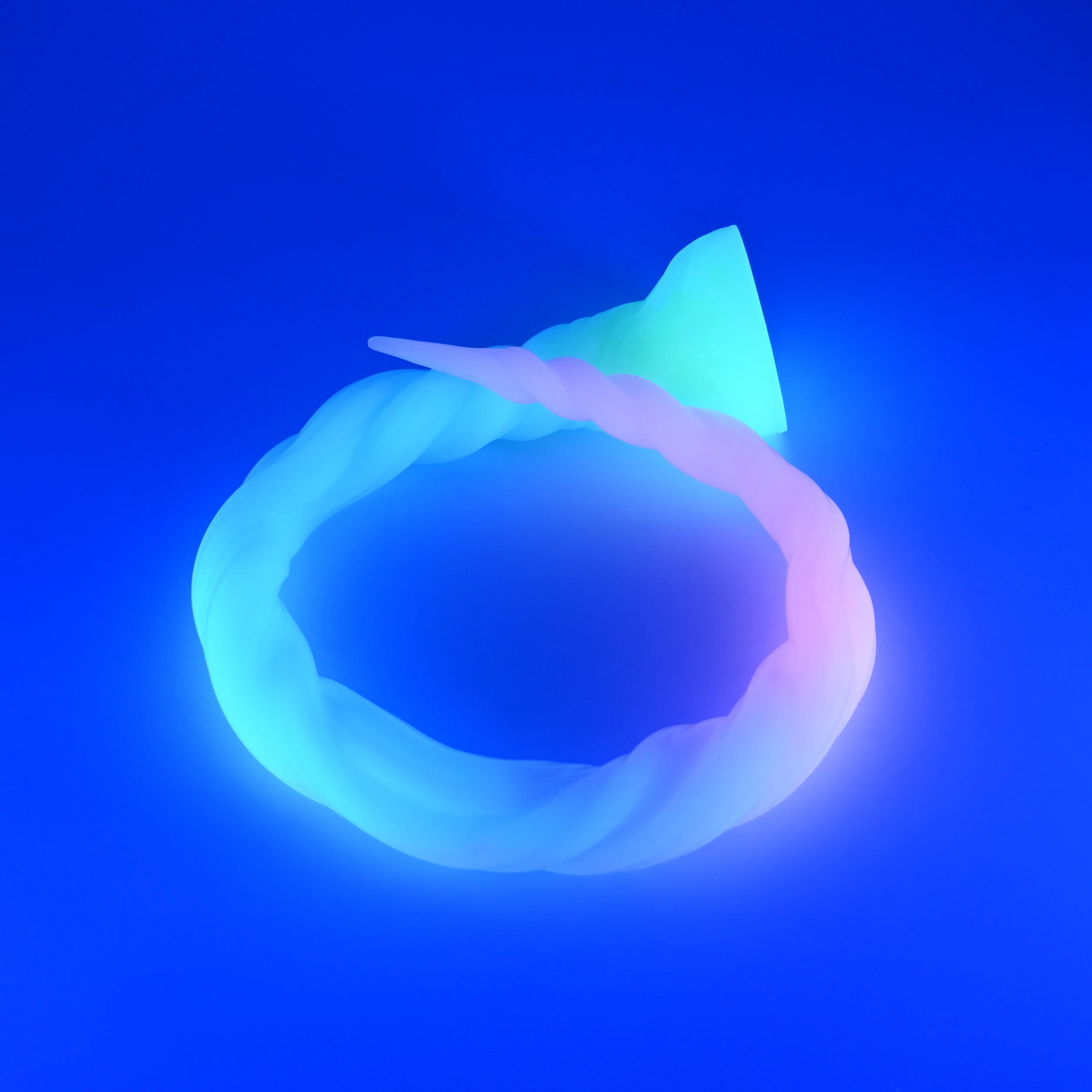 S4MHH57 Sera's Horn Large 0050 UV GITD - Image 2