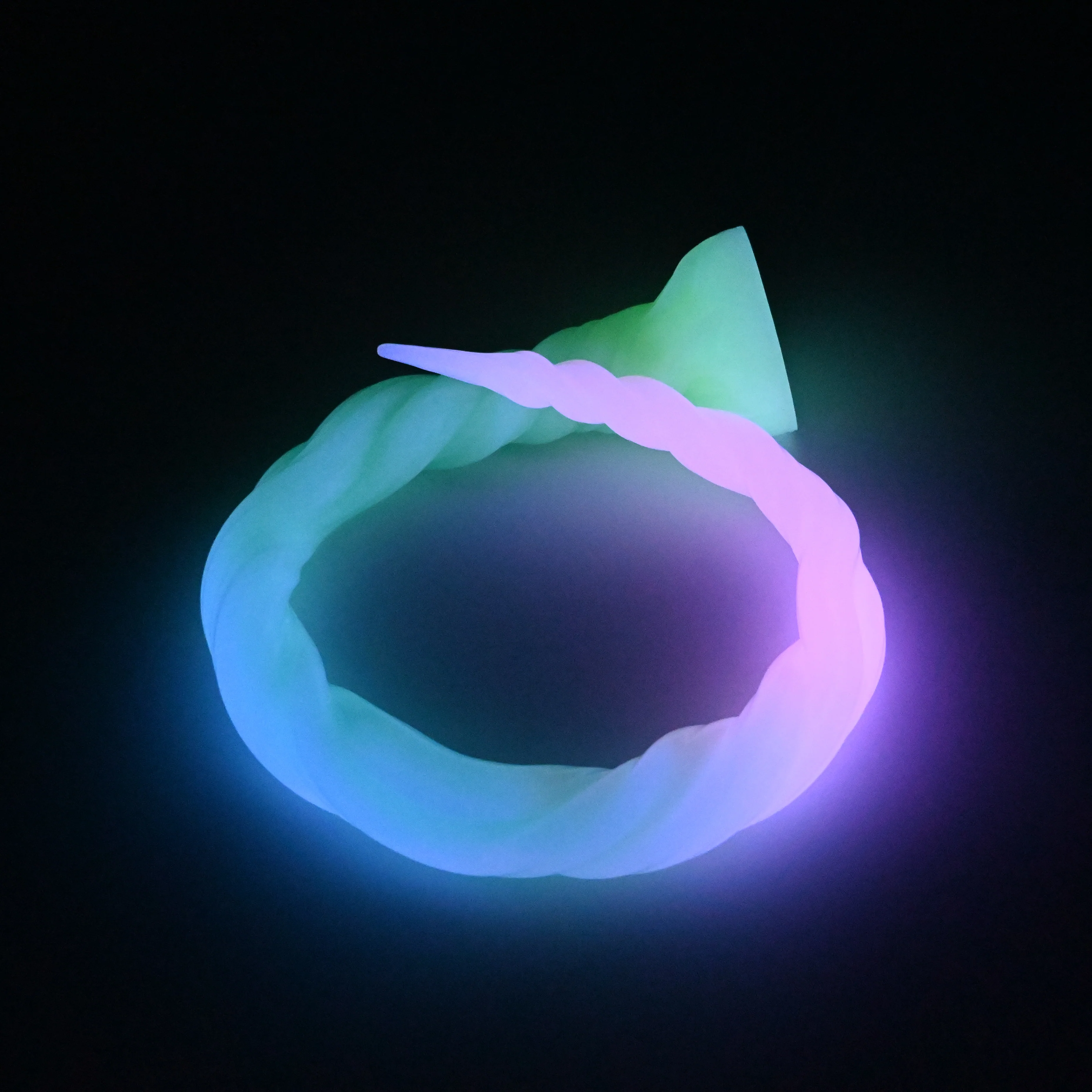 S4MHH57 Sera's Horn Large 0050 UV GITD - Image 3