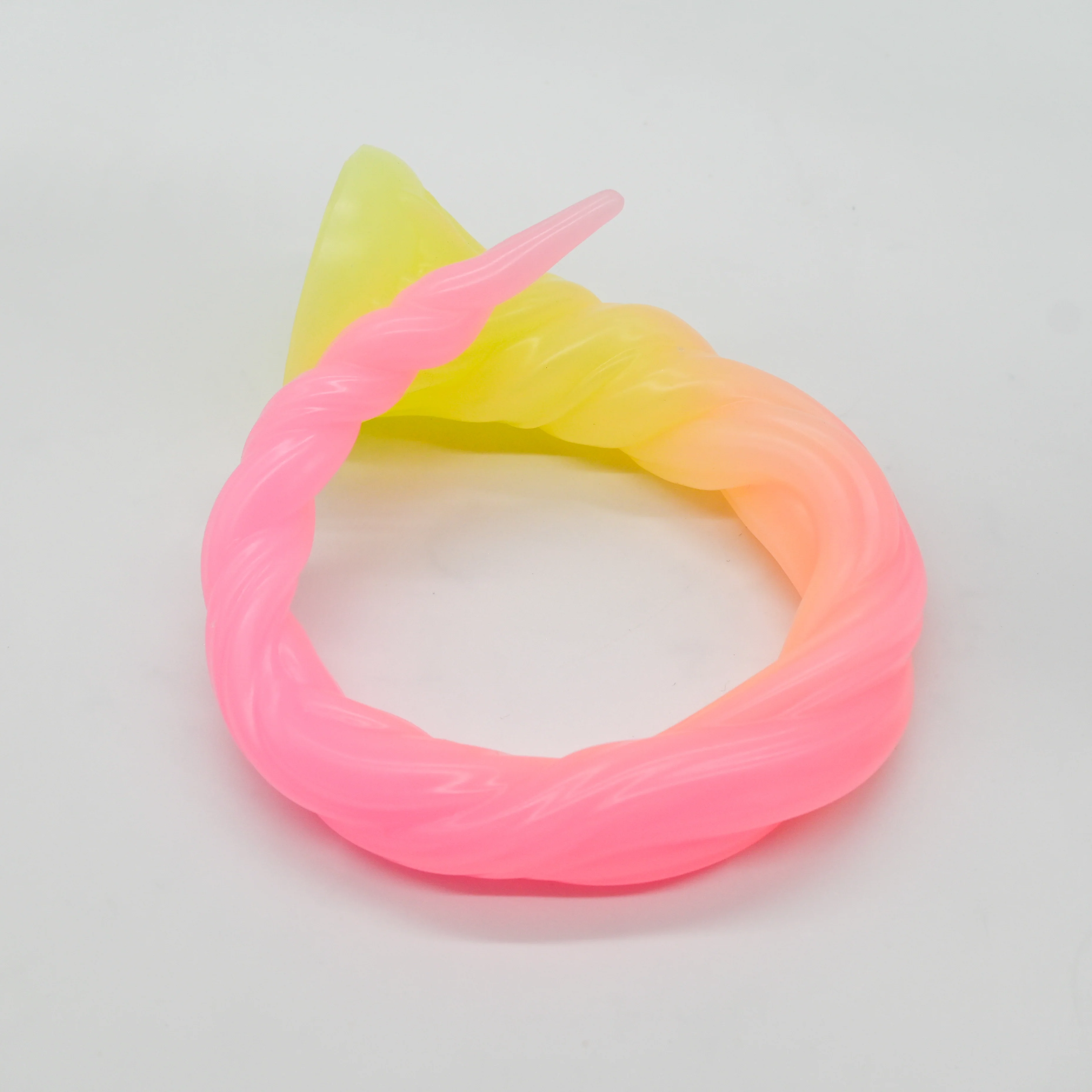 S3SJE55 Sera's Horn Medium 0030 UV GITD