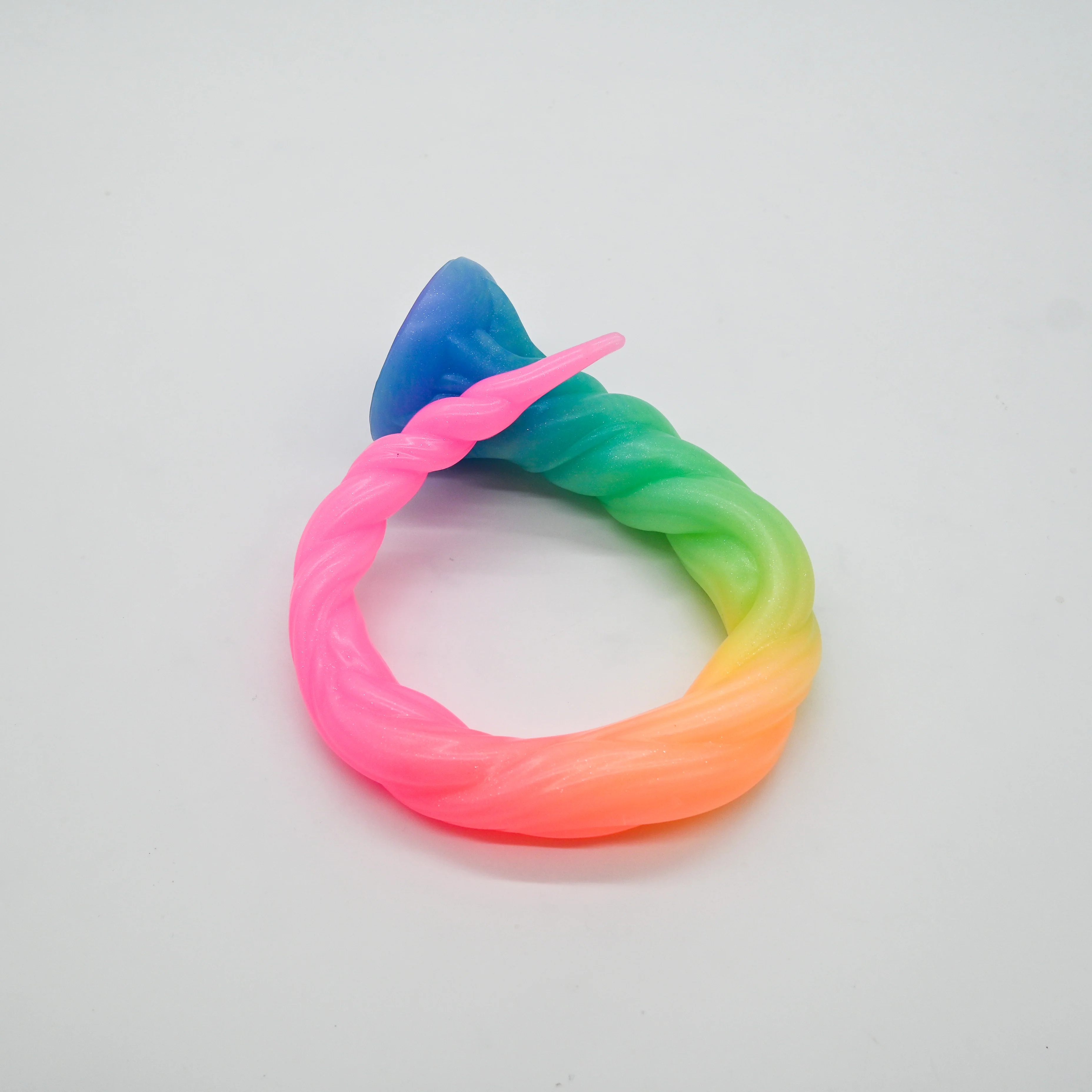 S3MJM15 Sera's Horn Medium 0050 UV GITD