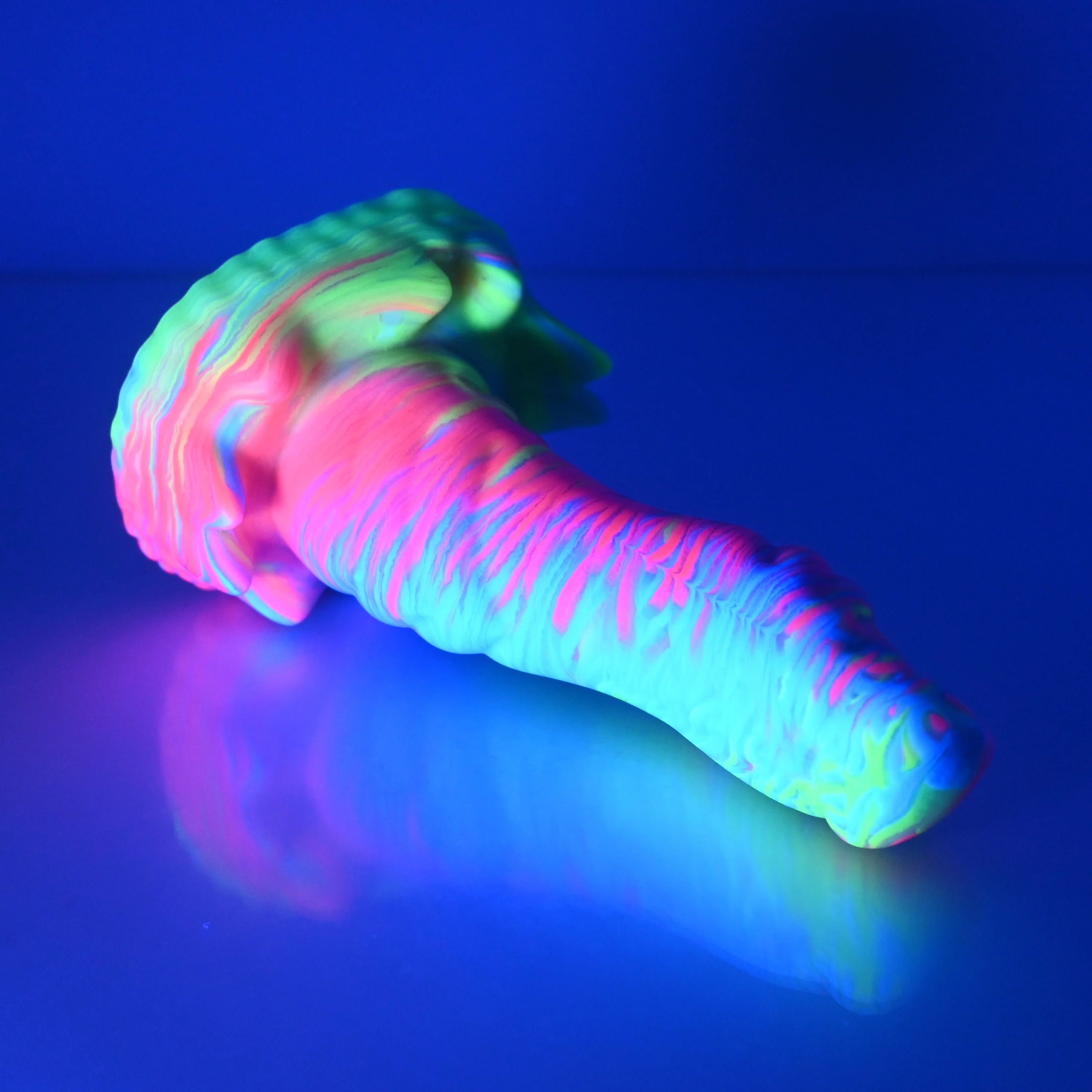S2MDD39 Snark Small 0050 UV GITD - Image 3
