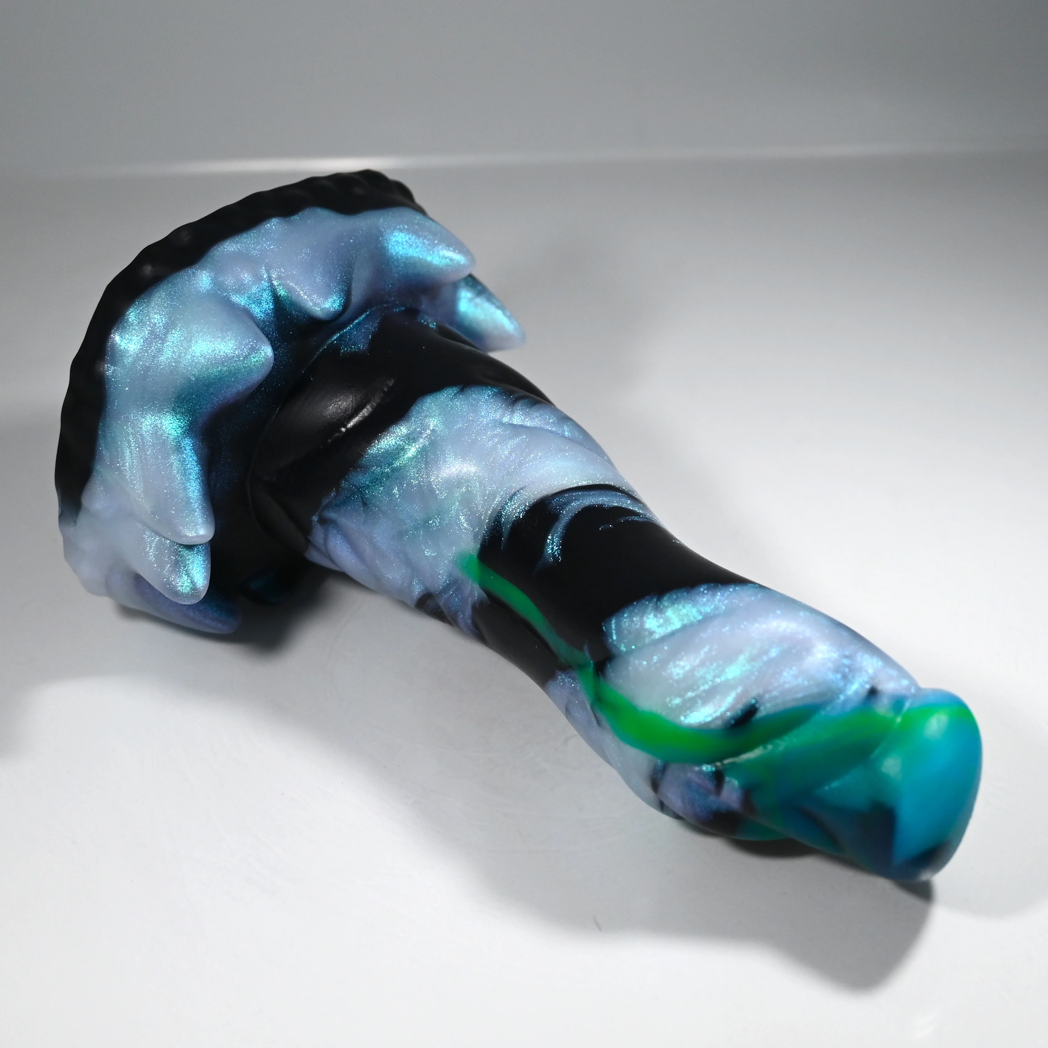 S2SEG88 Snark Small 0030 UV GITD CS