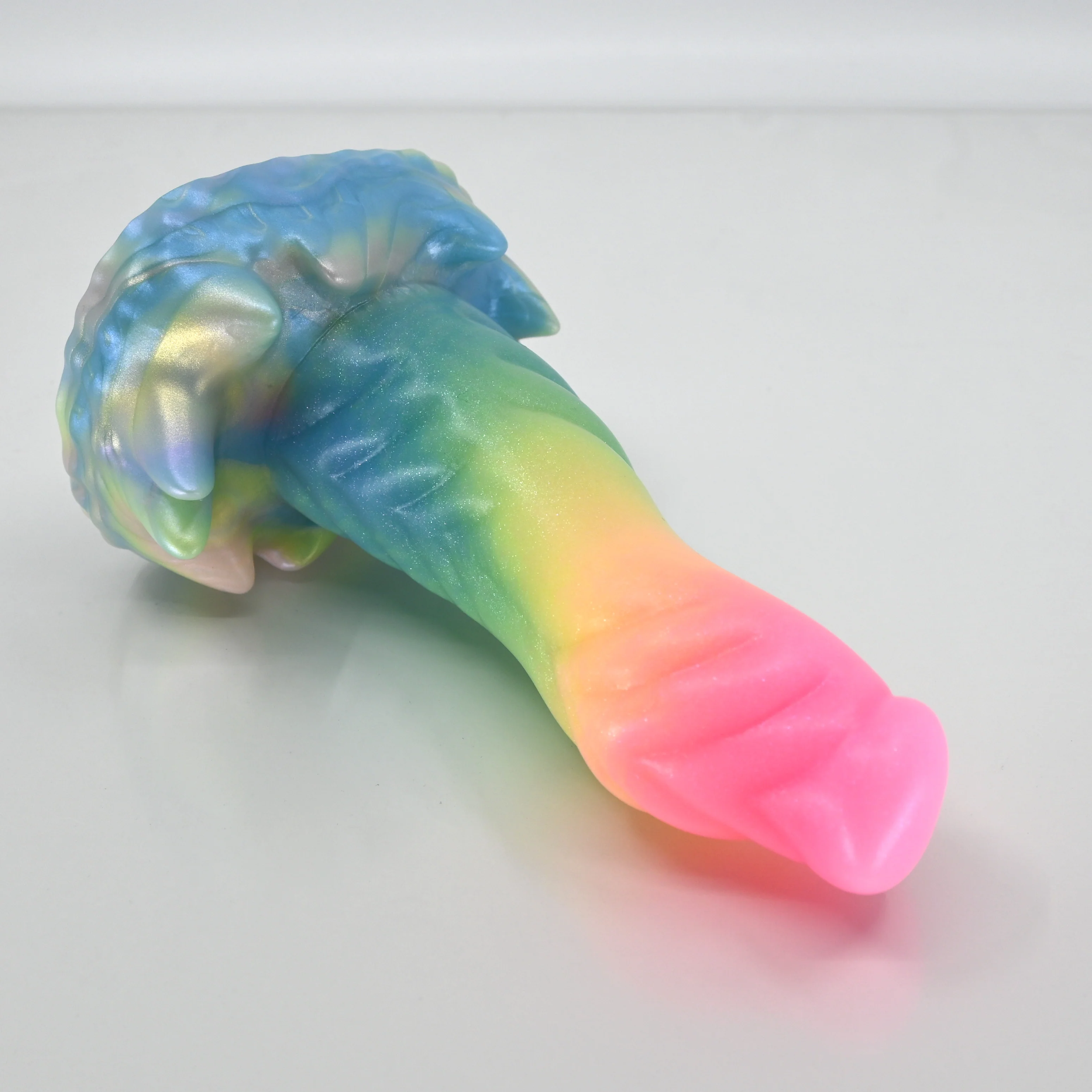 S2MBQ21 Snark Small 0050 UV GITD