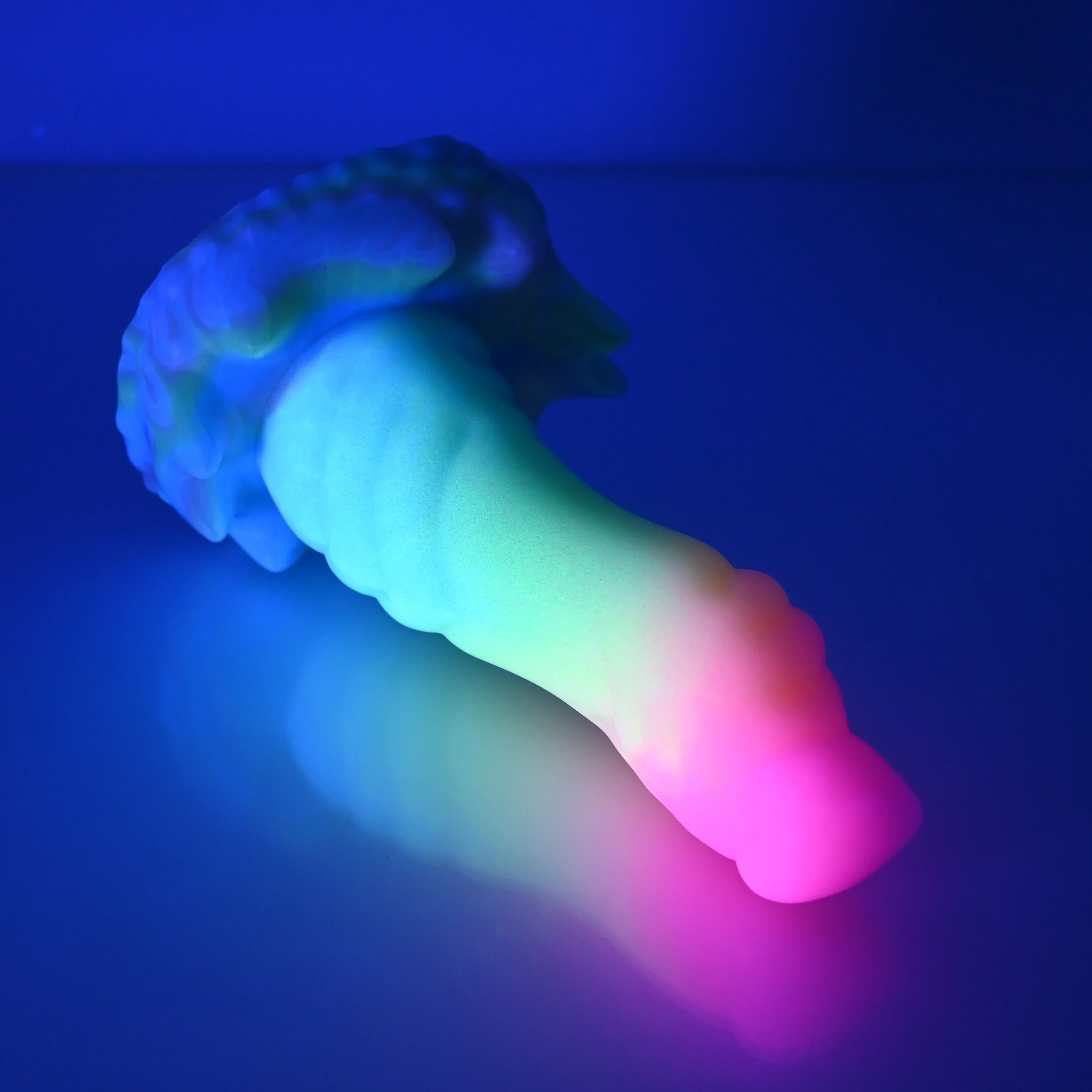 S2MBQ21 Snark Small 0050 UV GITD - Image 3