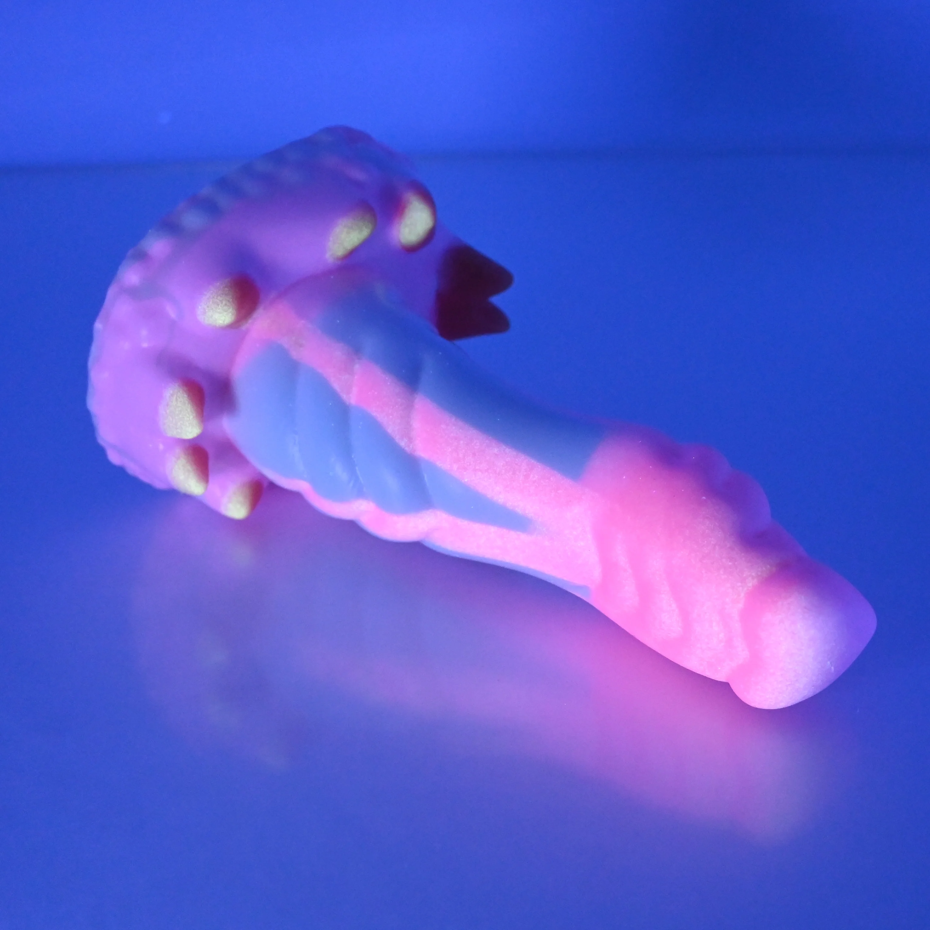 S2SCC52 Snark Small 0030 UV GITD - Image 3