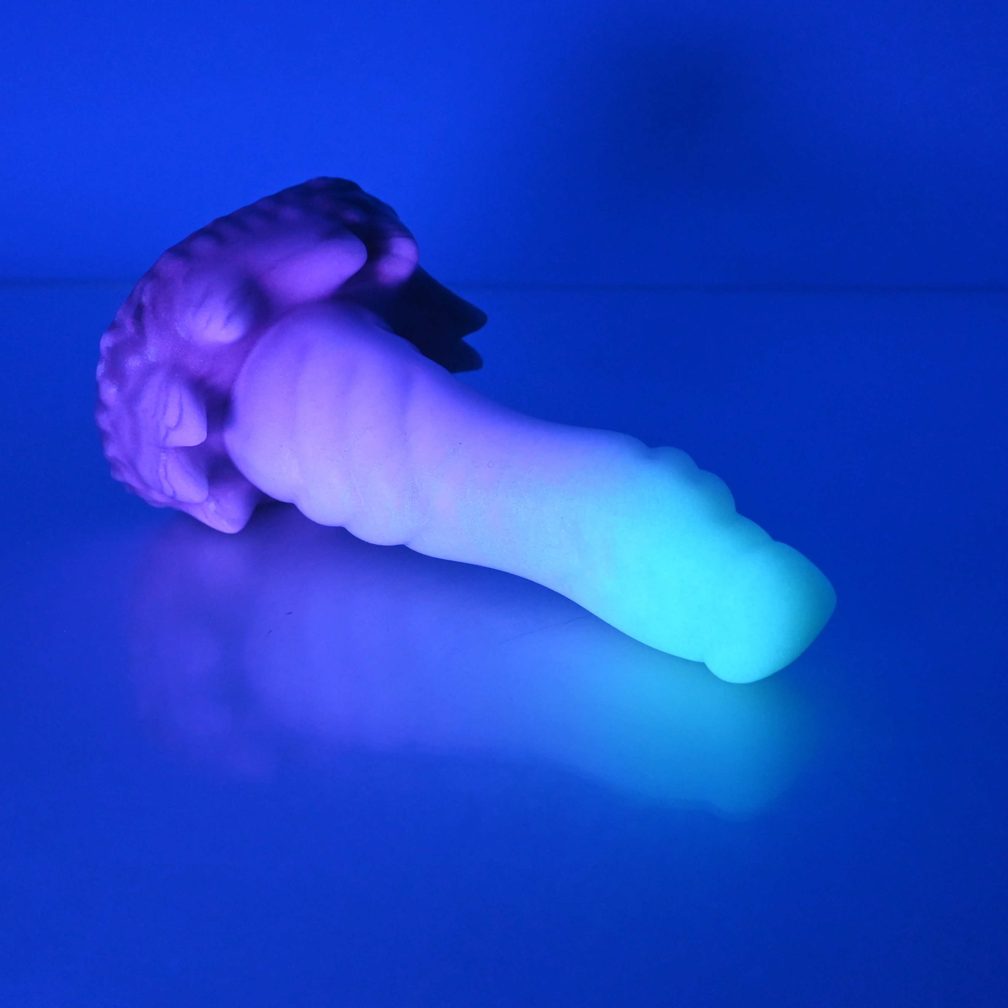 S2MCU32 Snark Small 0050 UV GITD - Image 3