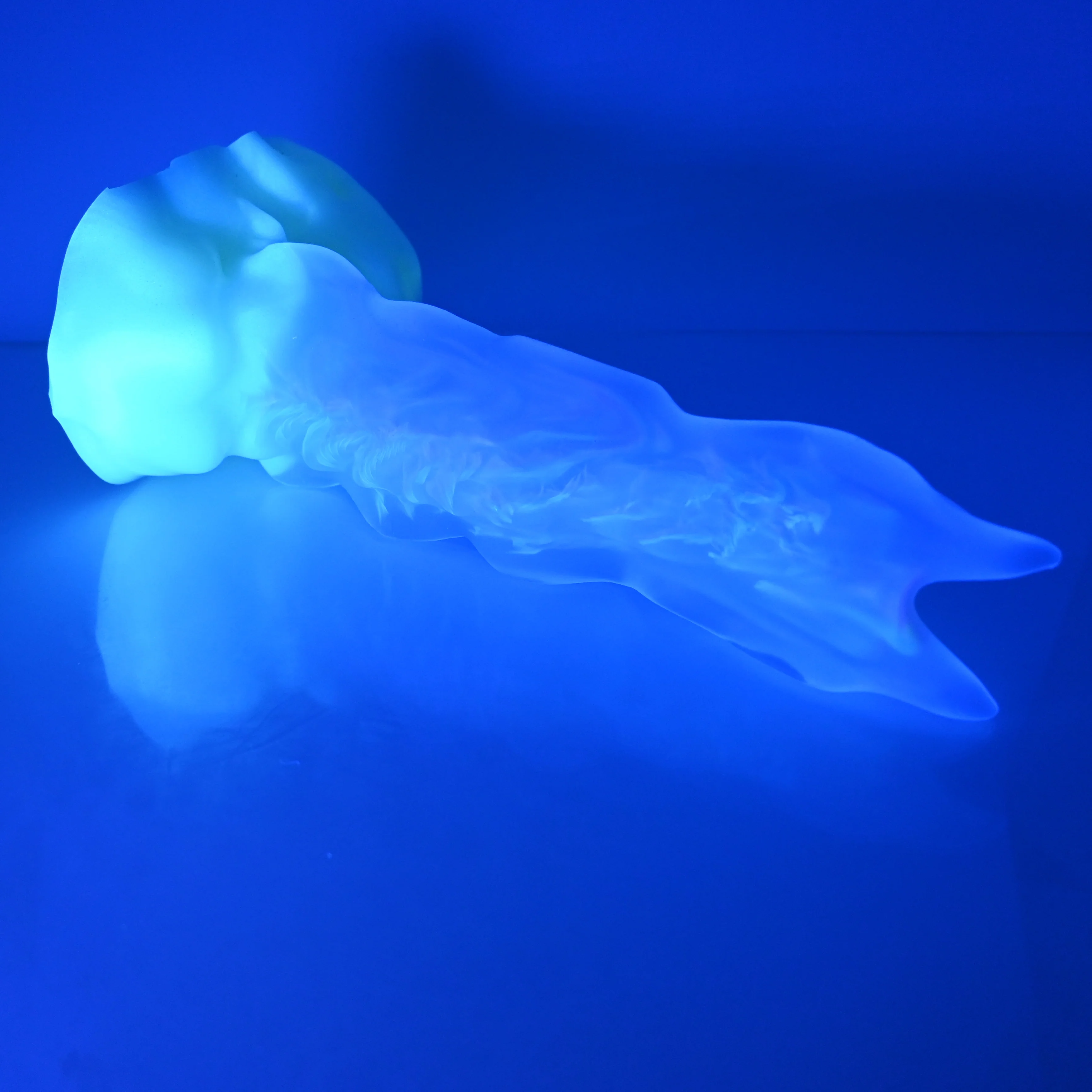V4TCG07 Snark's Maw Large NC 0031 UV GITD - Image 3