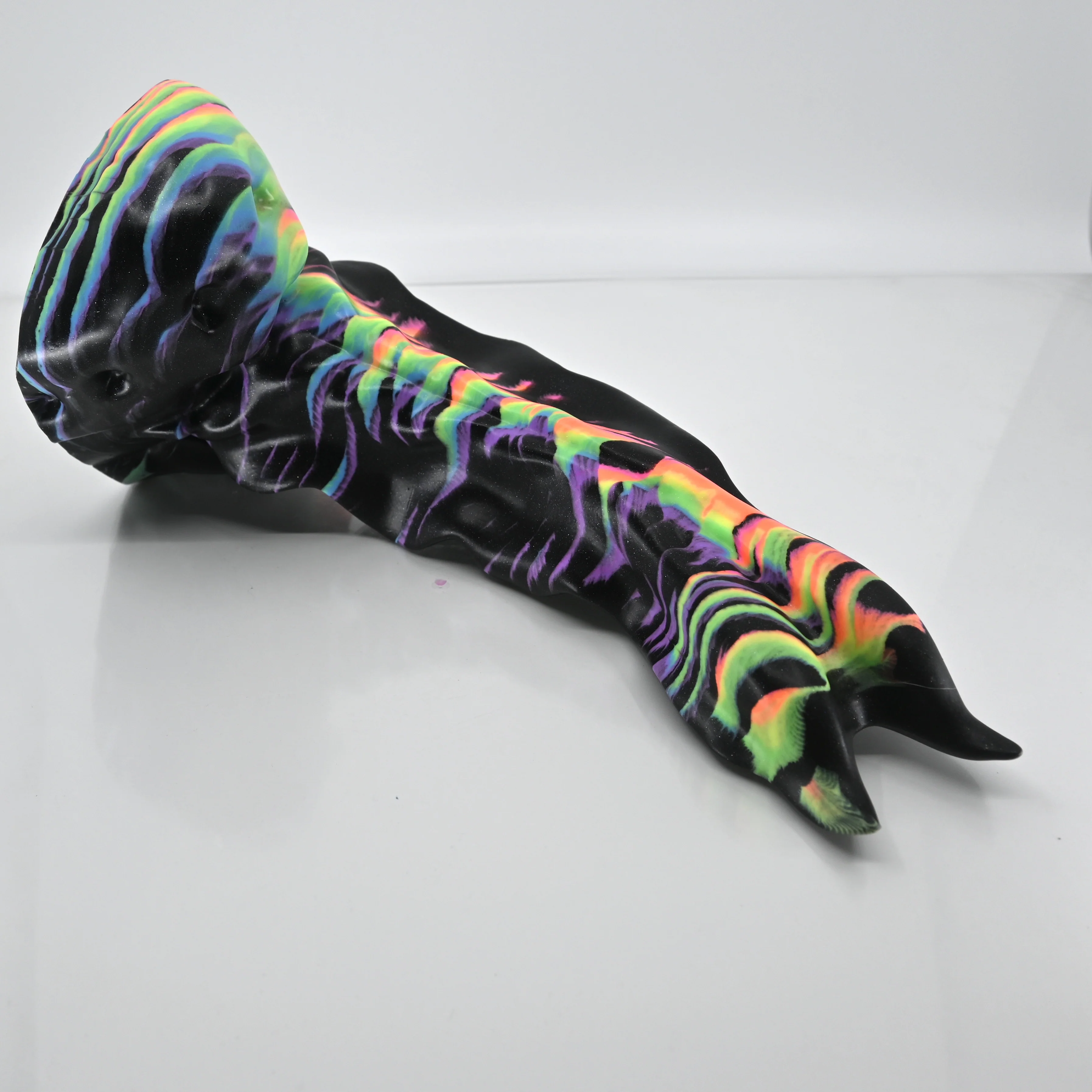 V4SCD11 Snark's Maw Large 0030 UV GITD