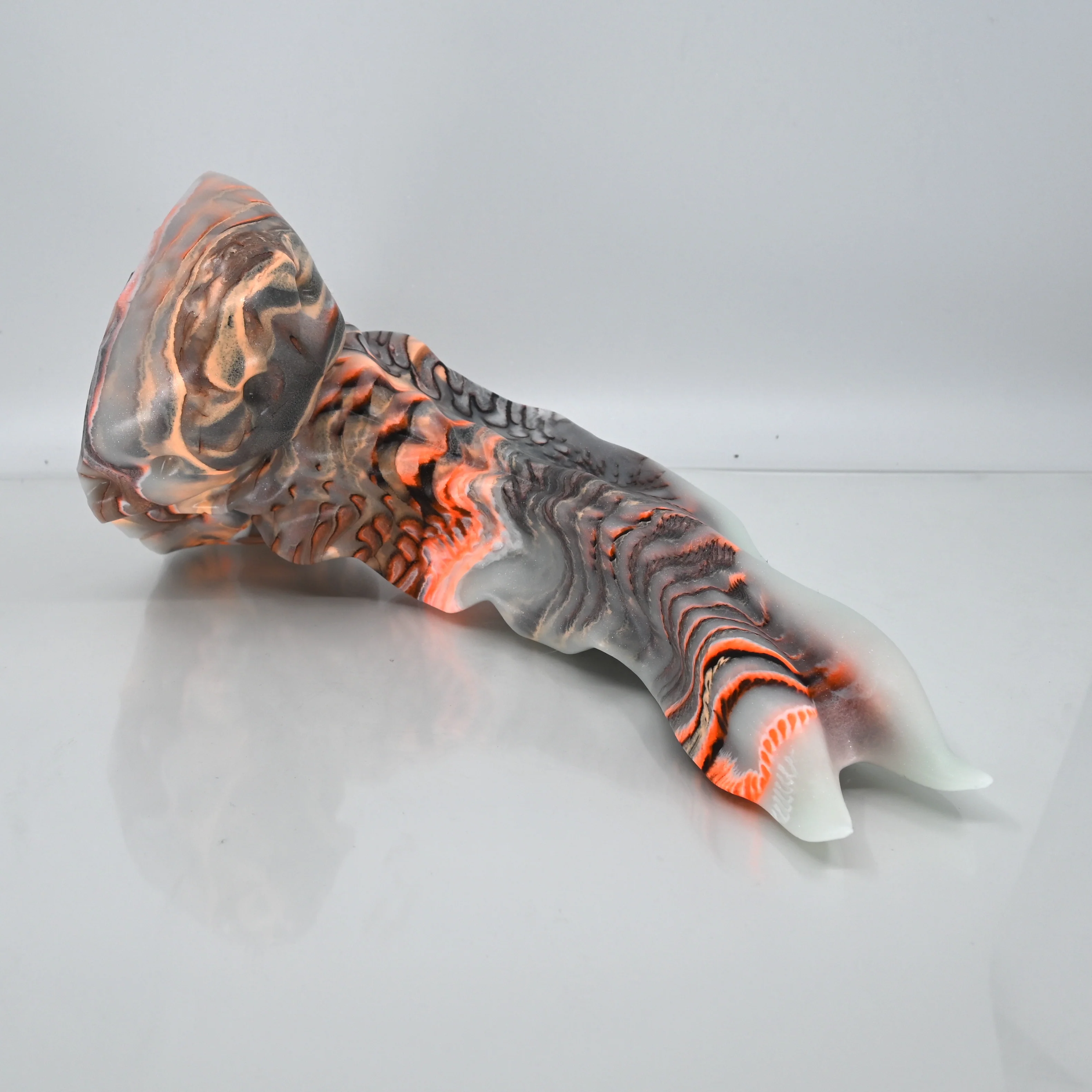 V4SCE62 Snark's Maw Large 0030 UV GITD