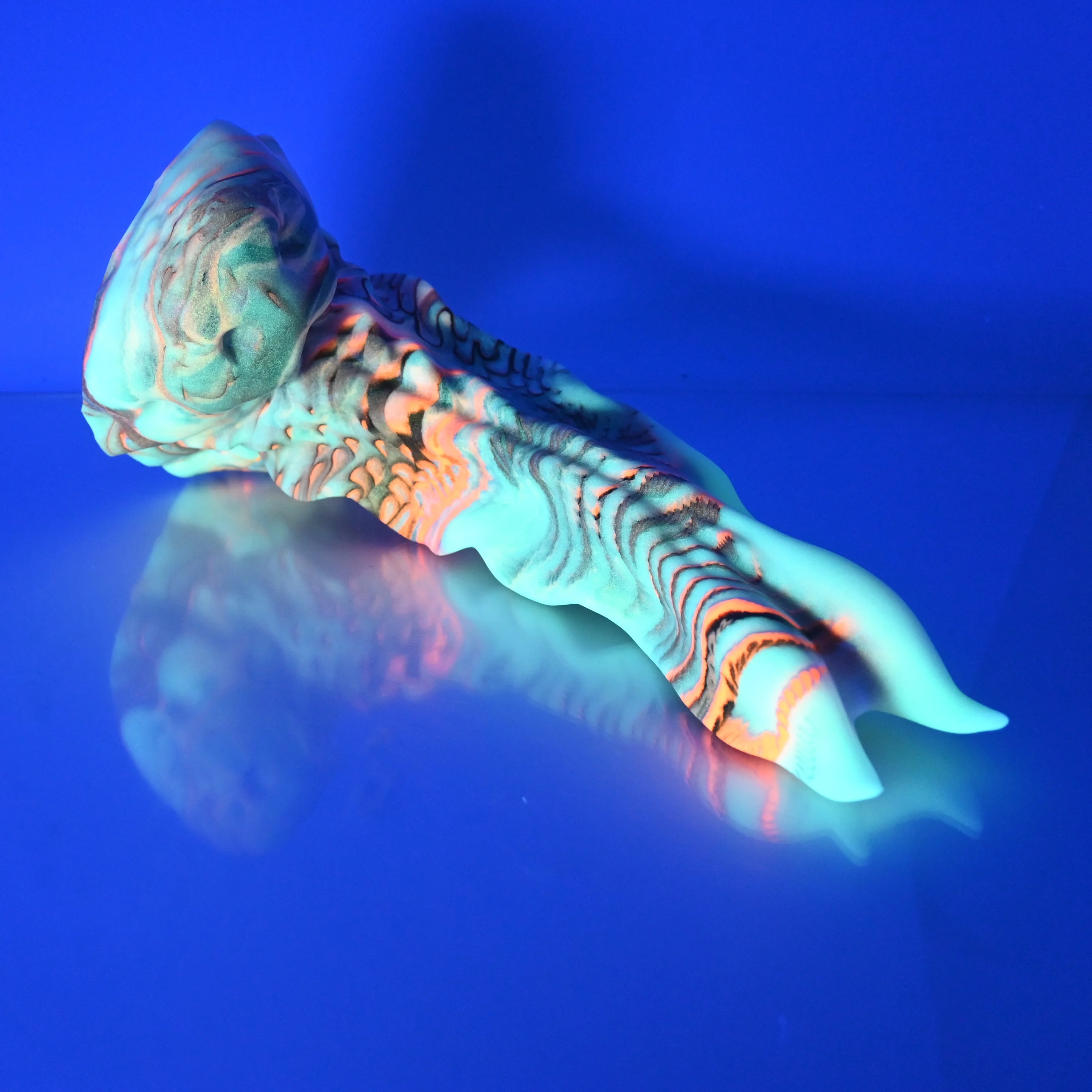 V4SCE62 Snark's Maw Large 0030 UV GITD - Image 3