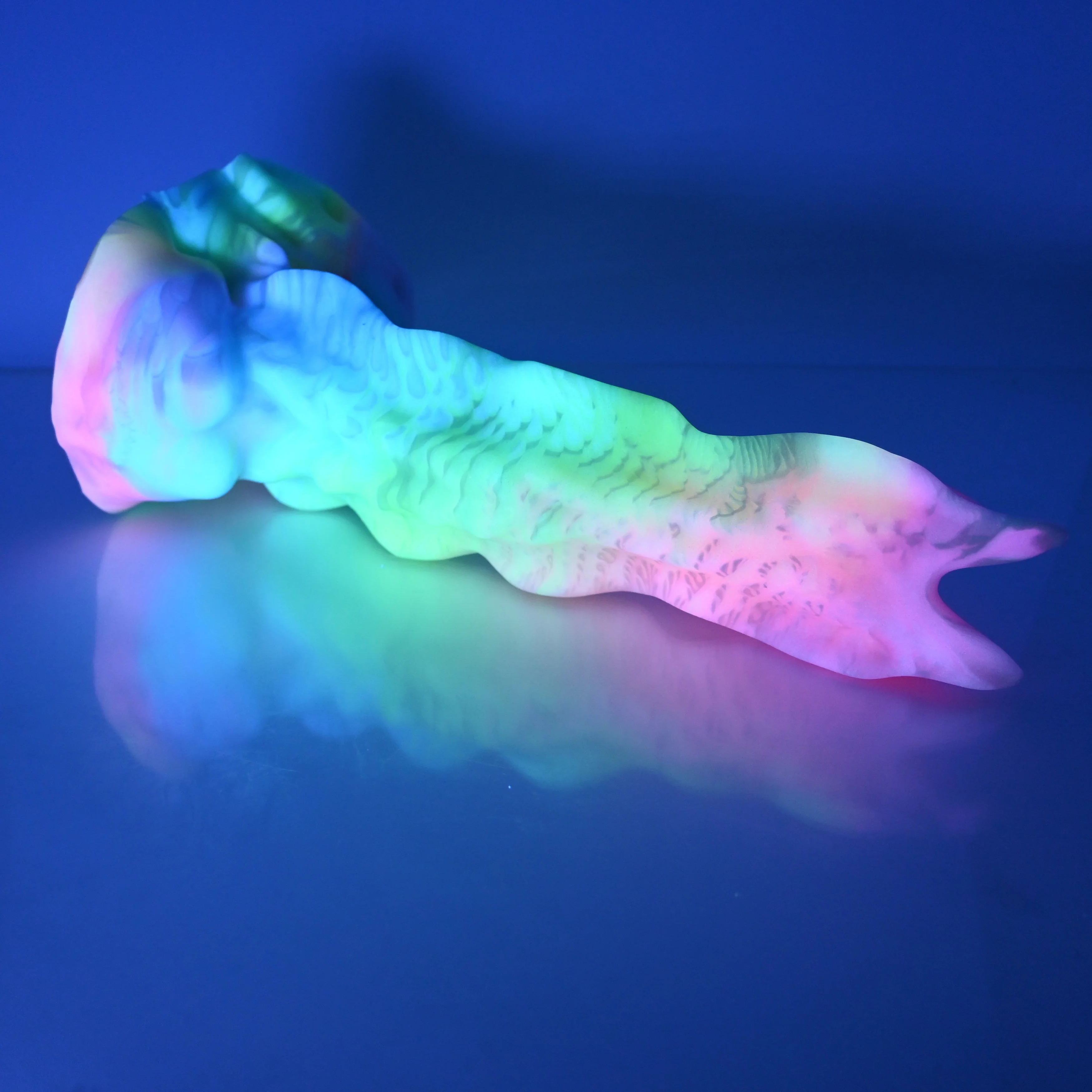 V4MCH56 Snark's Maw Large 0050 UV GITD - Image 3