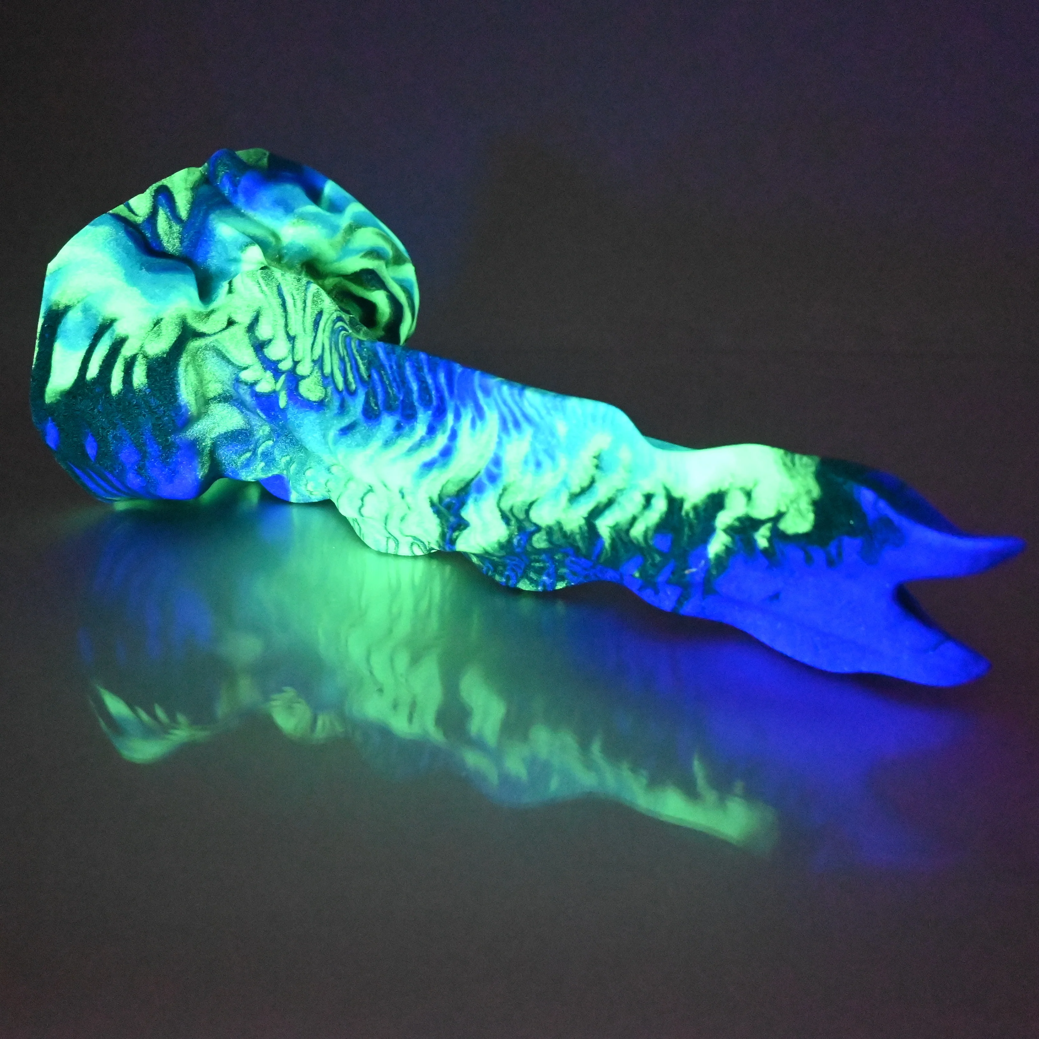 V4MCK11 Snark's Maw Large 0050 UV GITD - Image 4