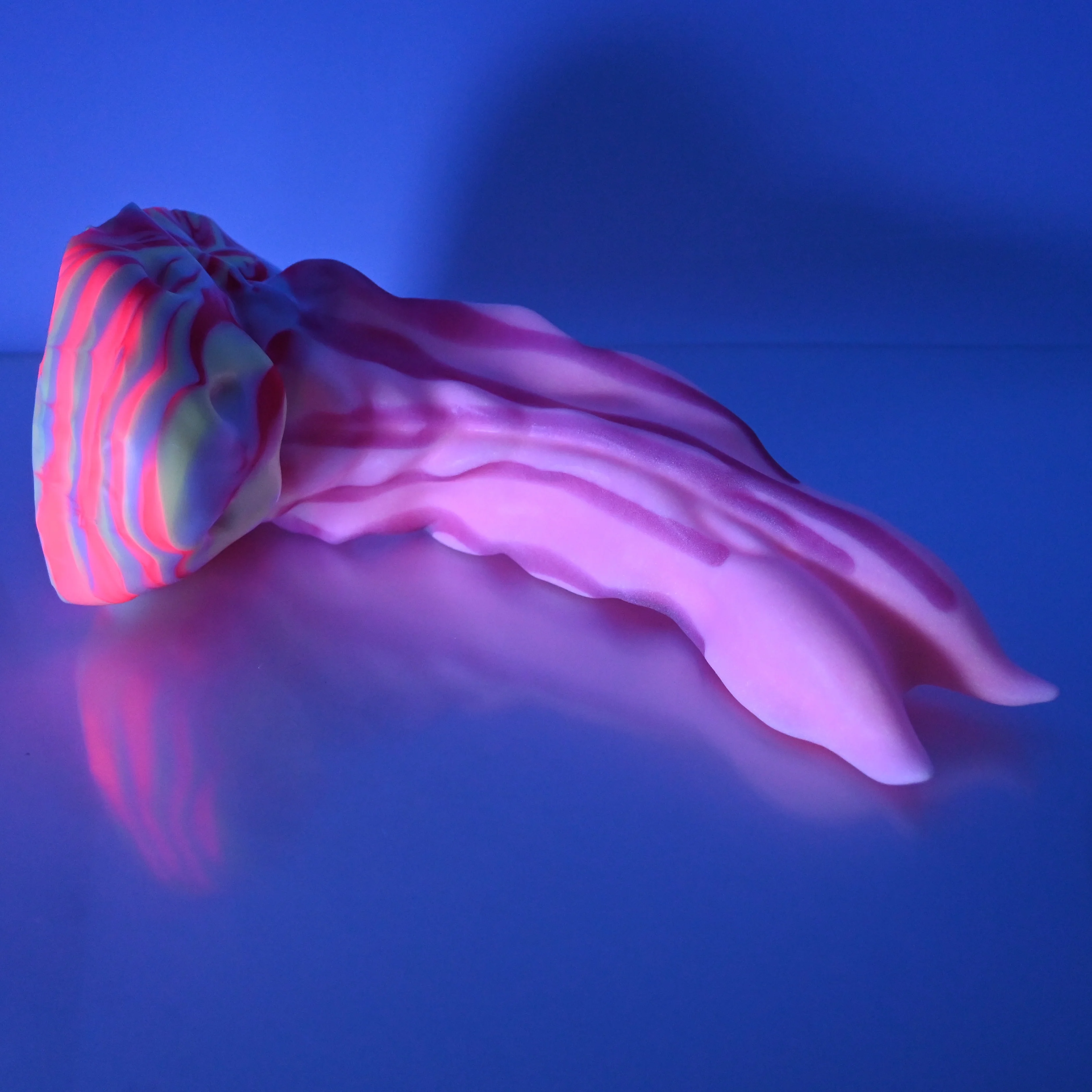V4XCN09 Snark's Maw Large 0020 UV GITD - Image 3