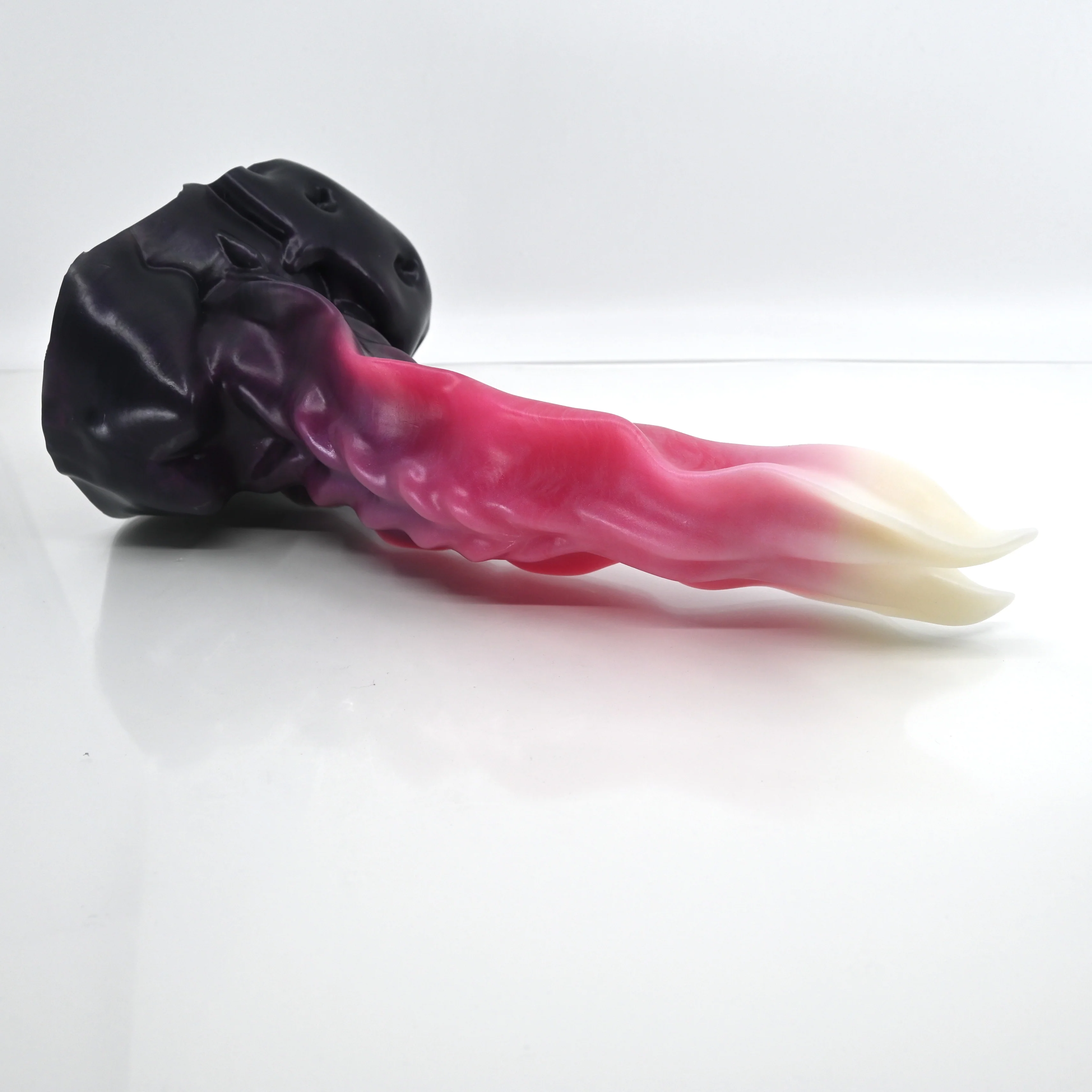 V4SCN08 Snark's Maw Large 0030 UV GITD - Image 2