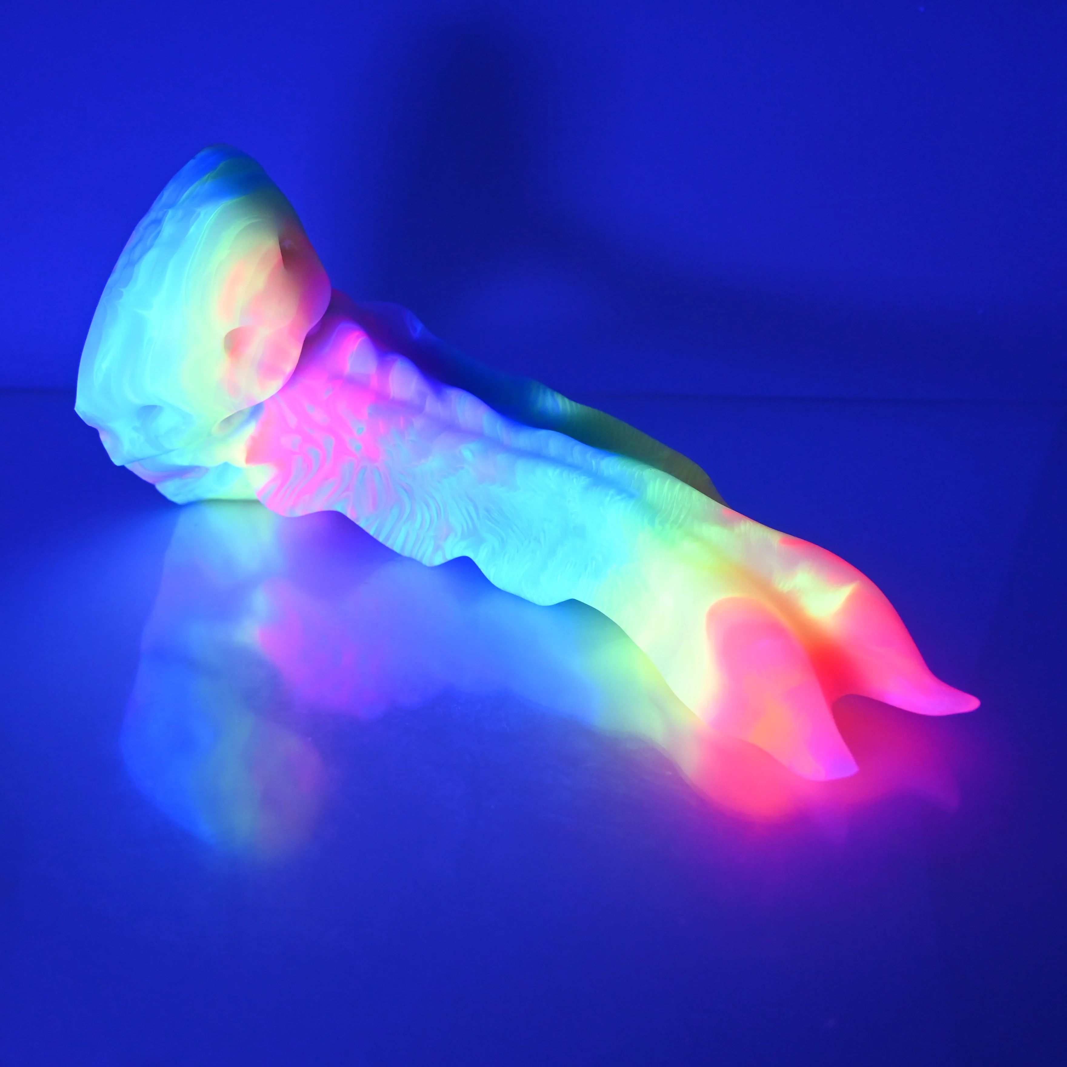V4MCQ83 Snark's Maw Large 0050 UV - Image 4