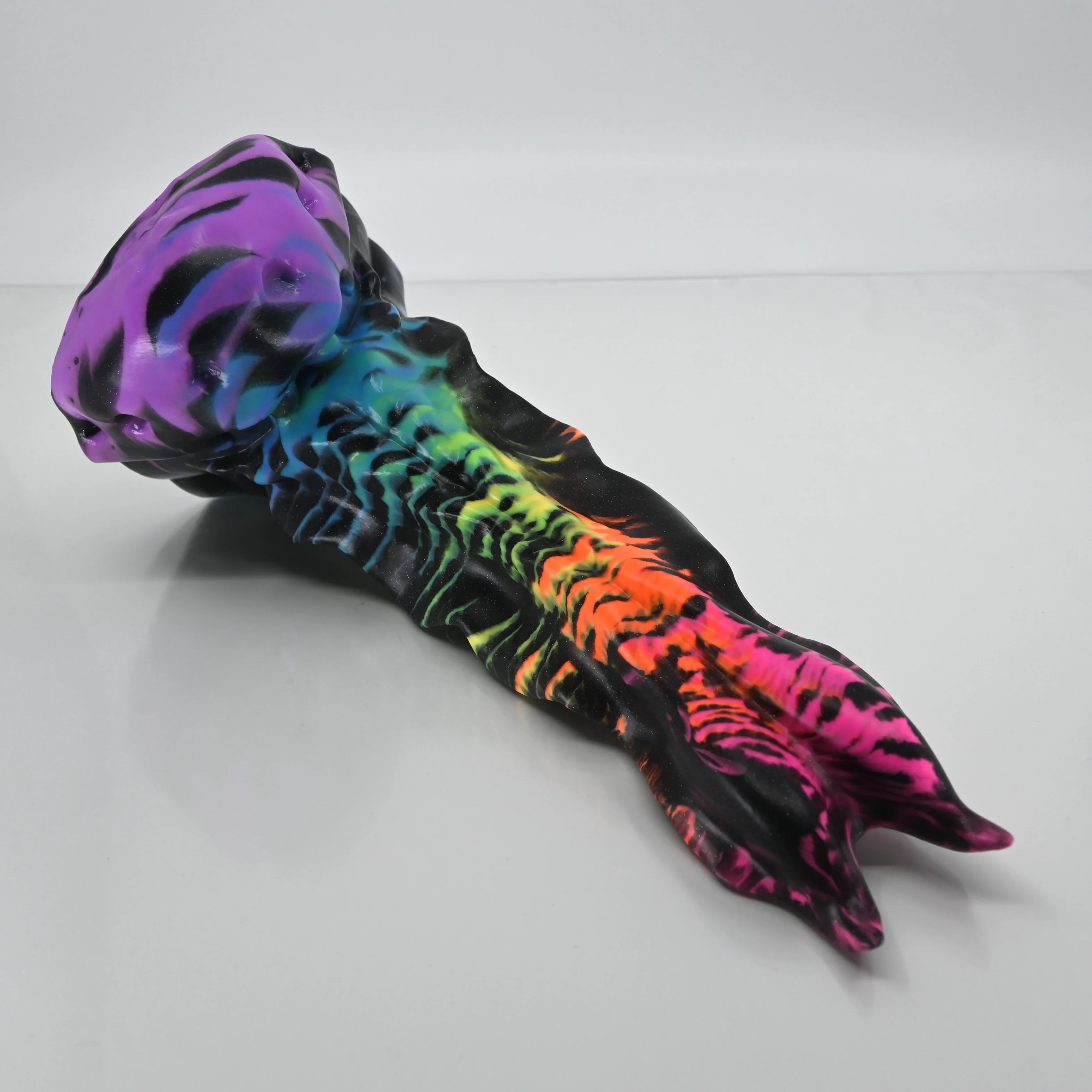 V3MBJ63 Snark's Maw Medium Medium UV GITD