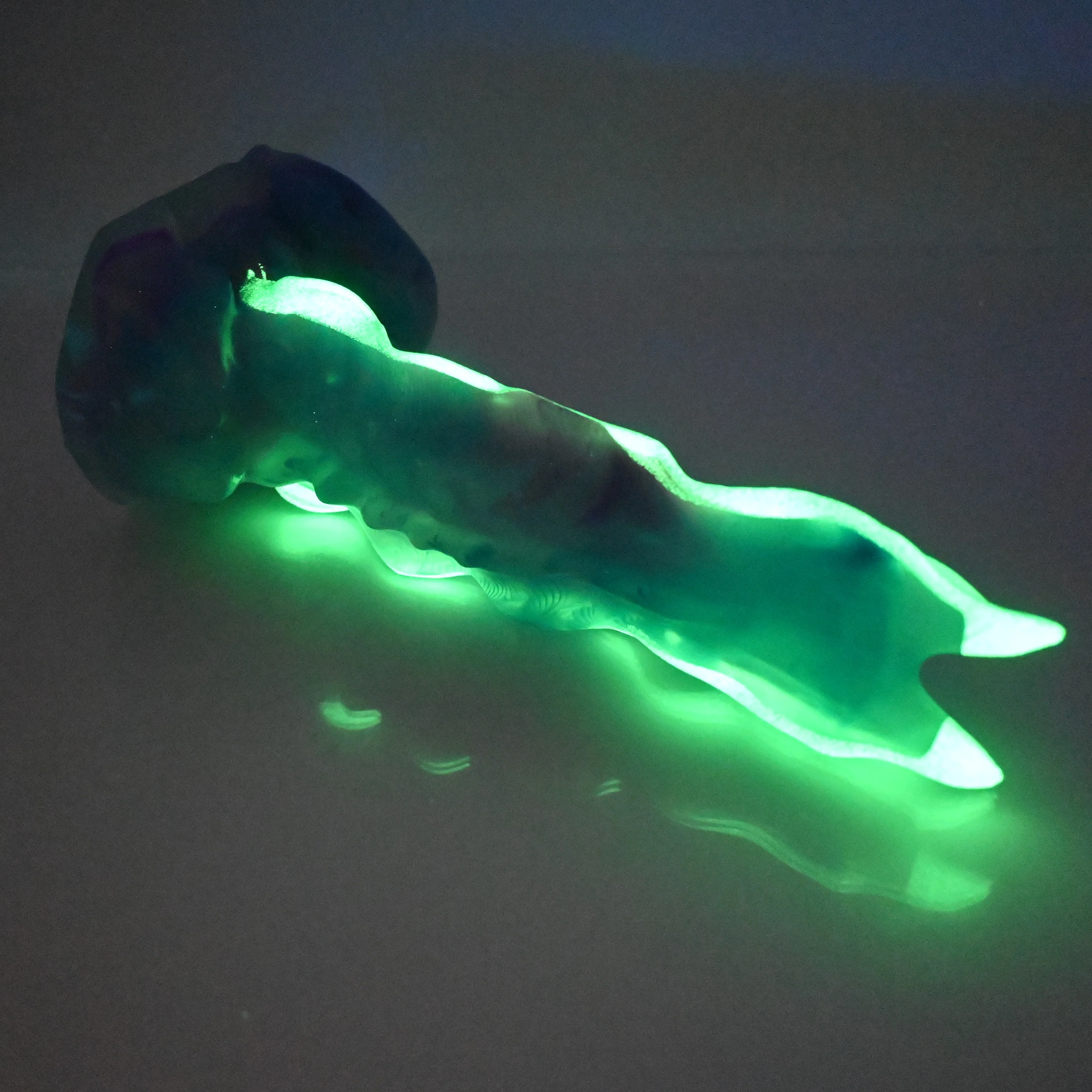 V3TCC94 Snark's Maw Medium NC 0031 UV GITD - Image 4