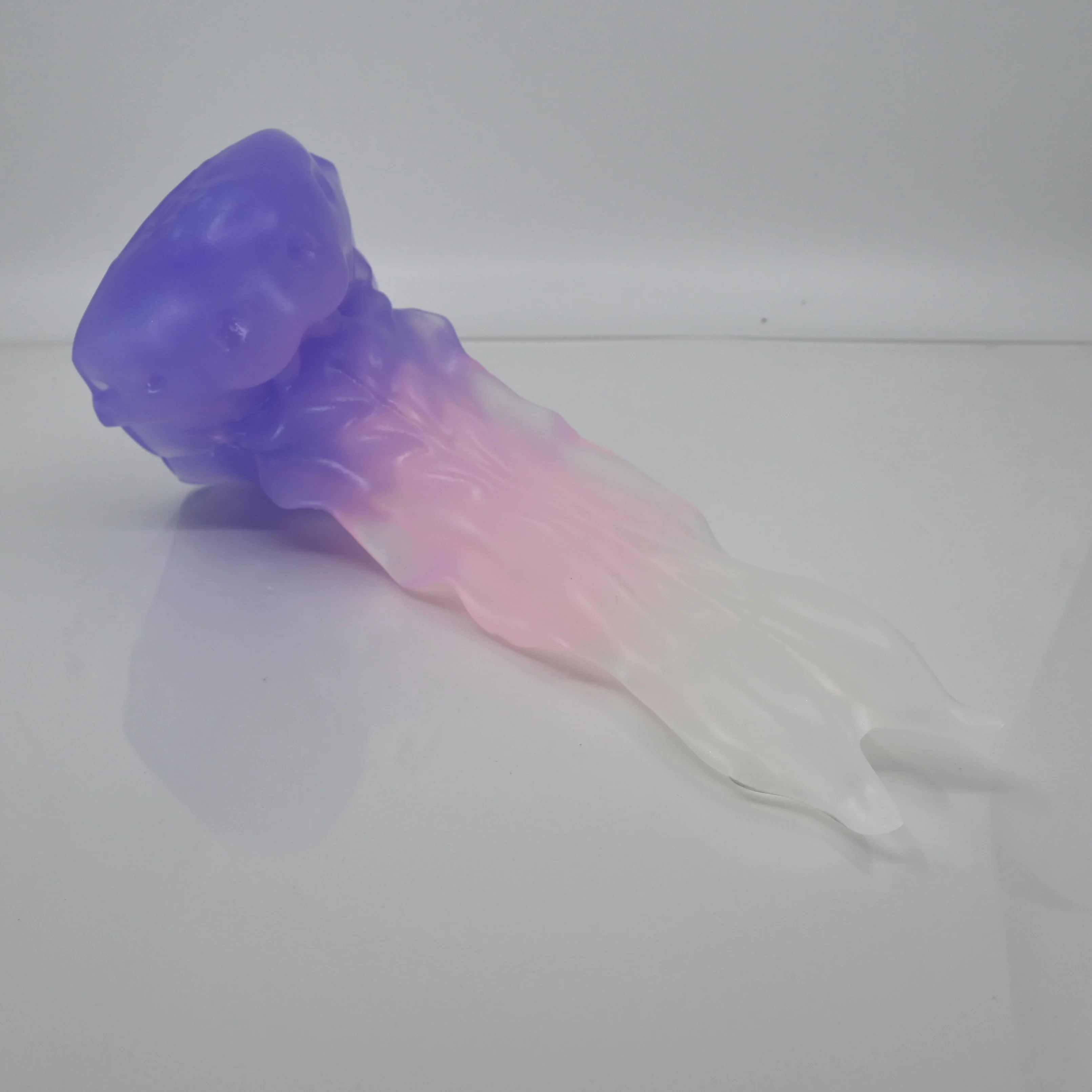 V3NCE49 Snark's Maw Medium NC 0045 UV