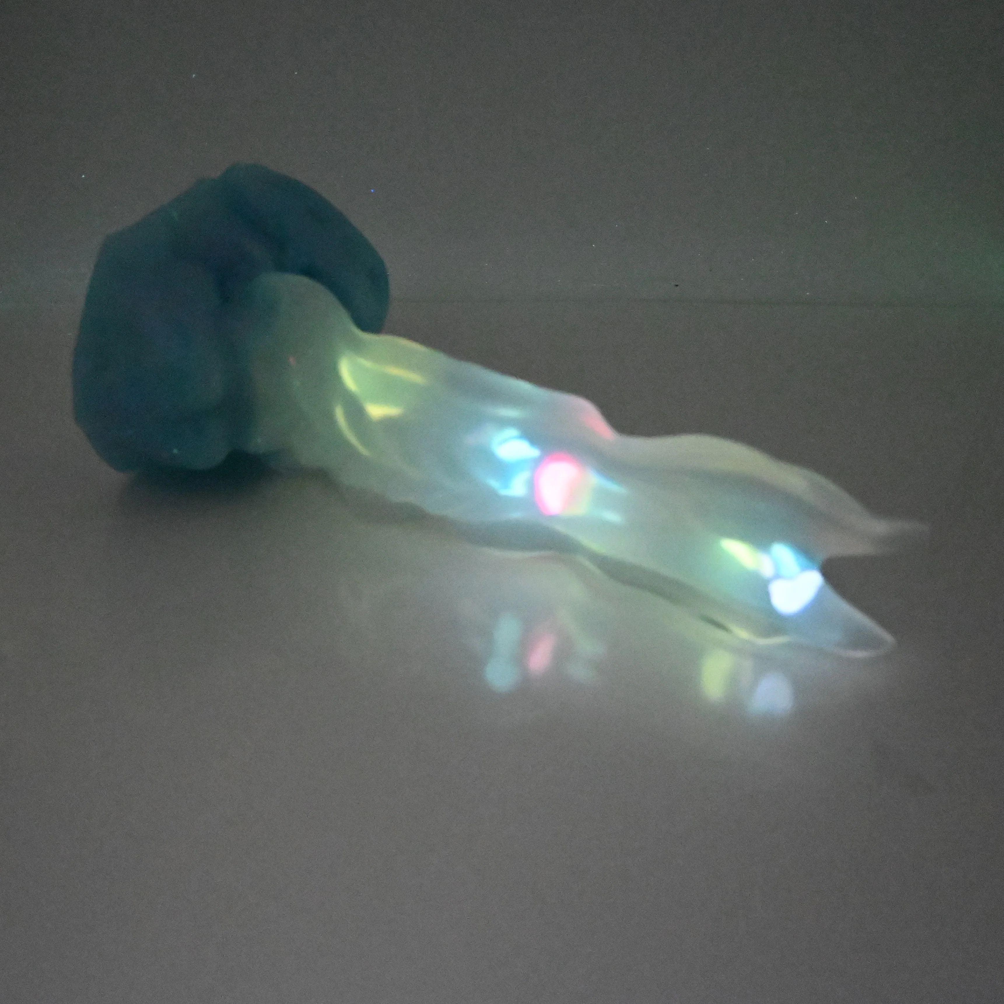 V3TCE46 Snark's Maw Medium NC 0031 UV GITD - Image 4