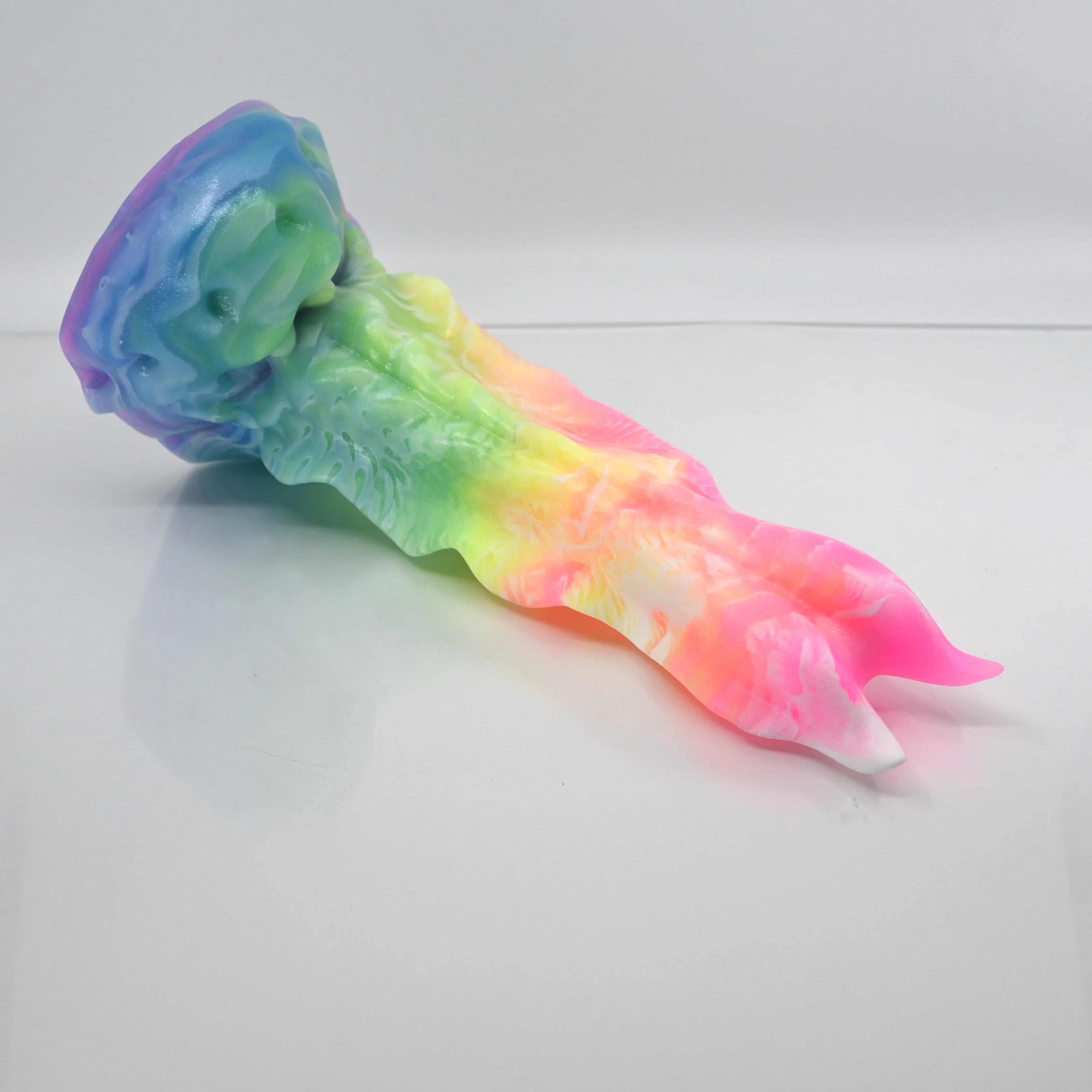 V3MCH46 Snark's Maw Medium 0050 UV GITD