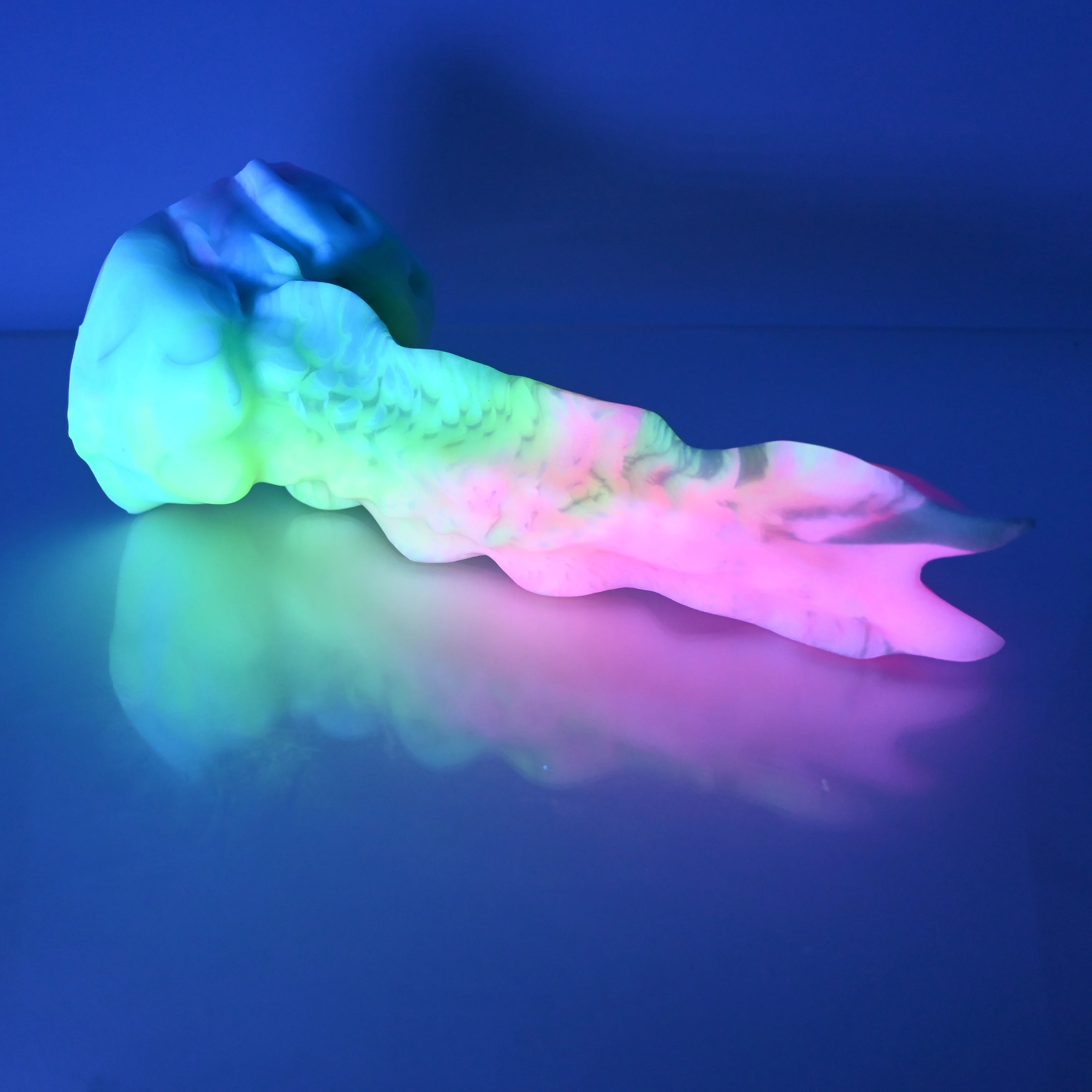 V3MCH46 Snark's Maw Medium 0050 UV GITD - Image 3