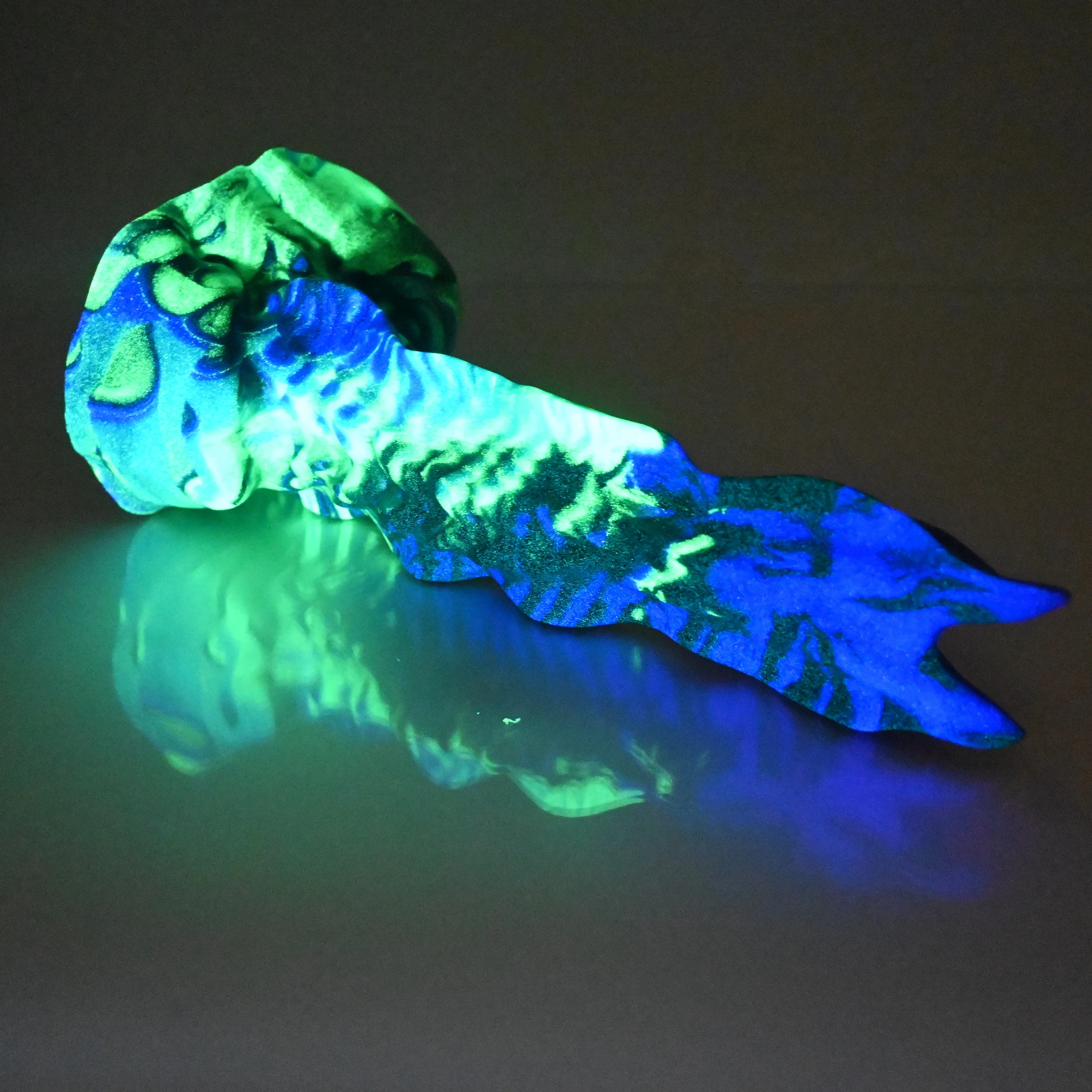 V3MCK01 Snark's Maw Medium 0050 UV GITD - Image 4