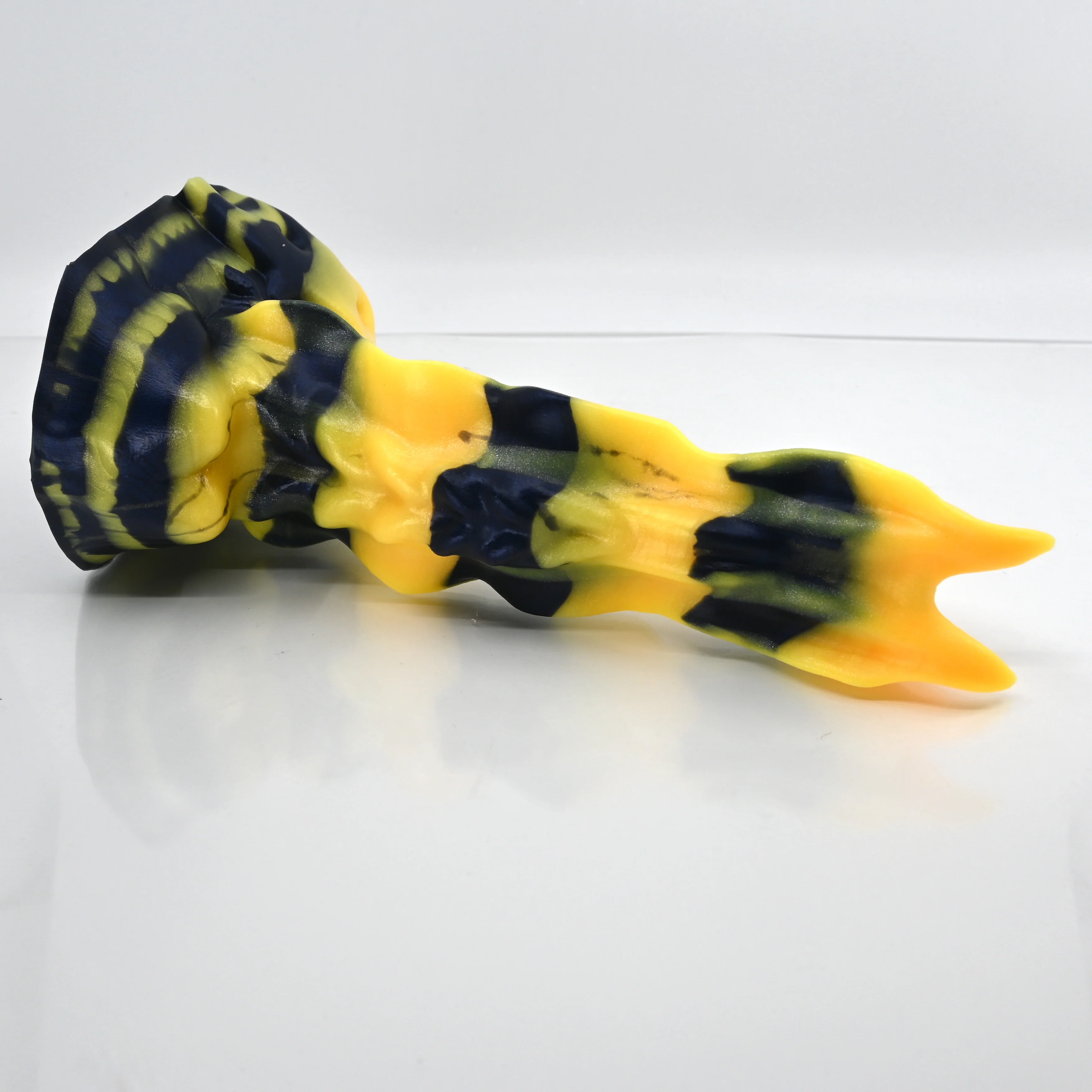 V3MCP32 Snark's Maw Medium 0050 UV GITD - Image 2