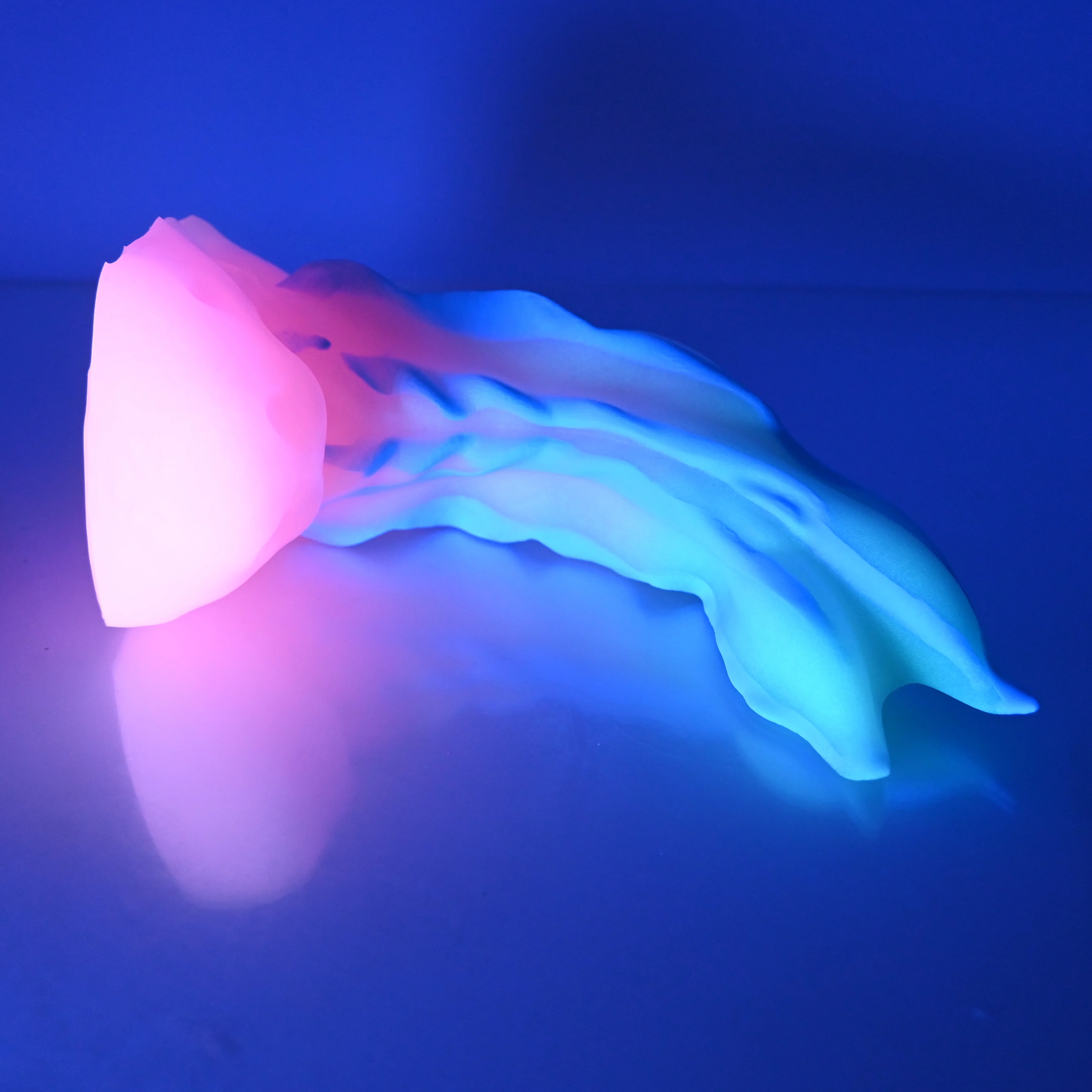 V3XCQ76 Snark's Maw Medium 0020 UV GITD - Image 3