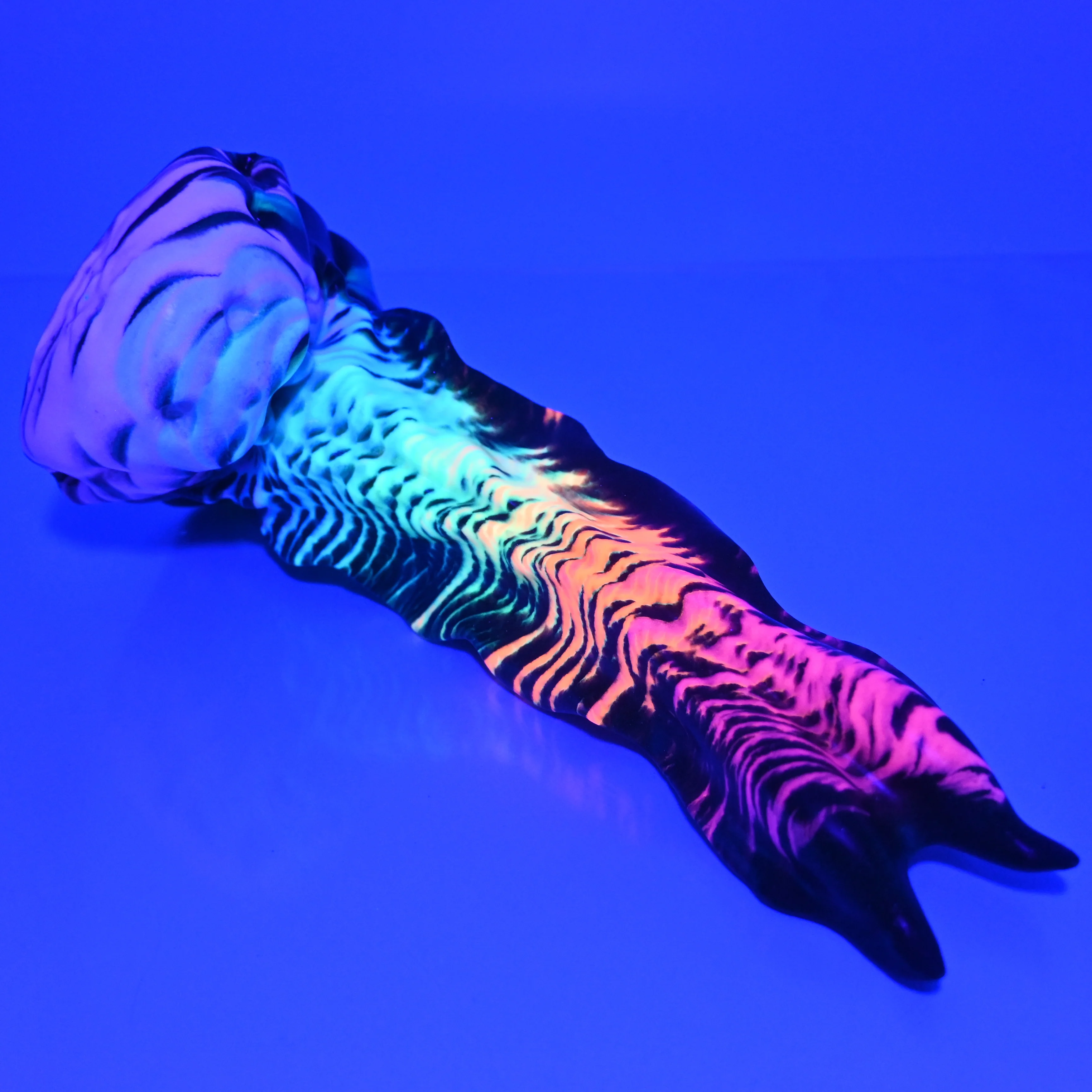 V3SBN44 Snark's Maw Medium 0030 UV GITD - Image 3