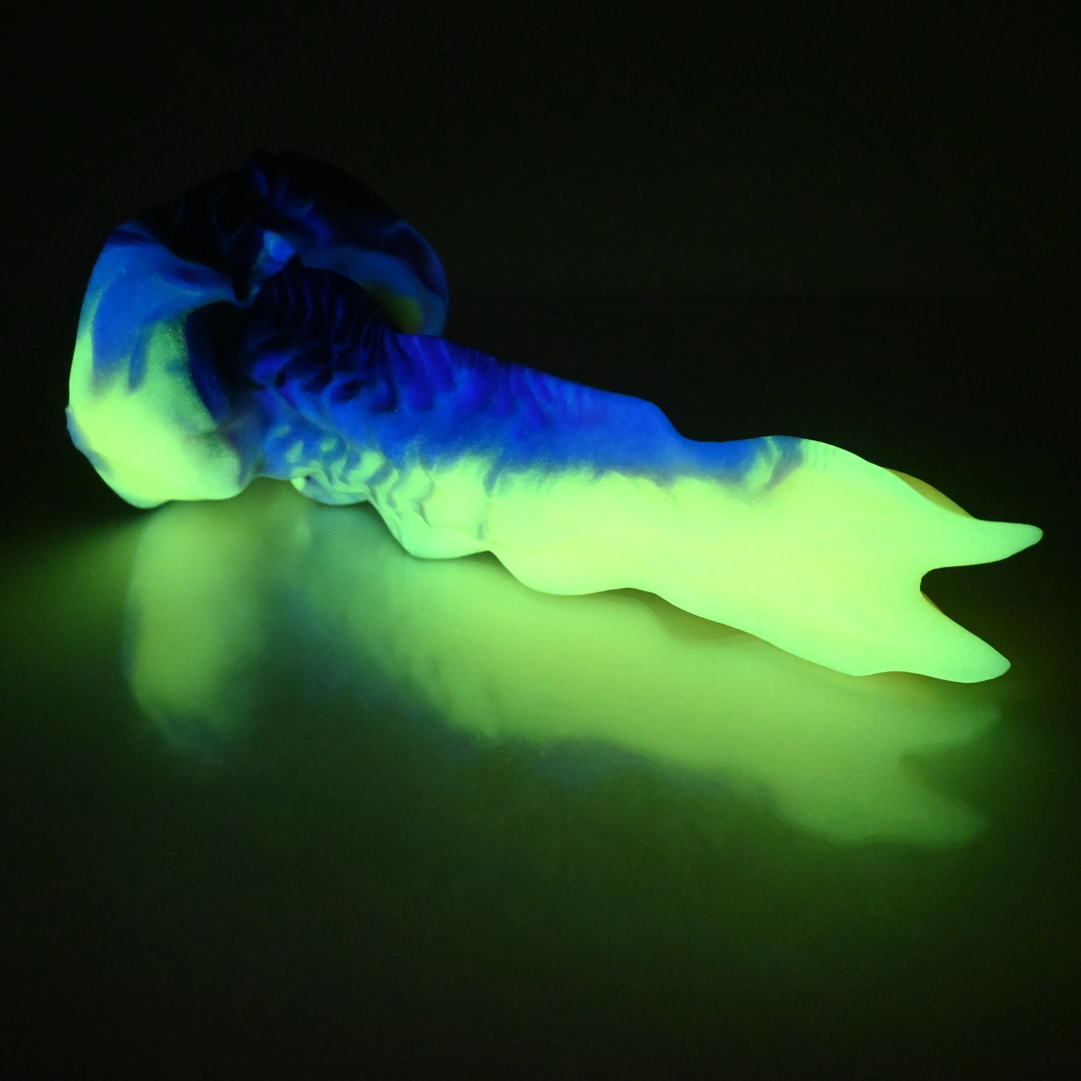 V3MCR98 Snark's Maw Medium 0050 UV GITD - Image 4
