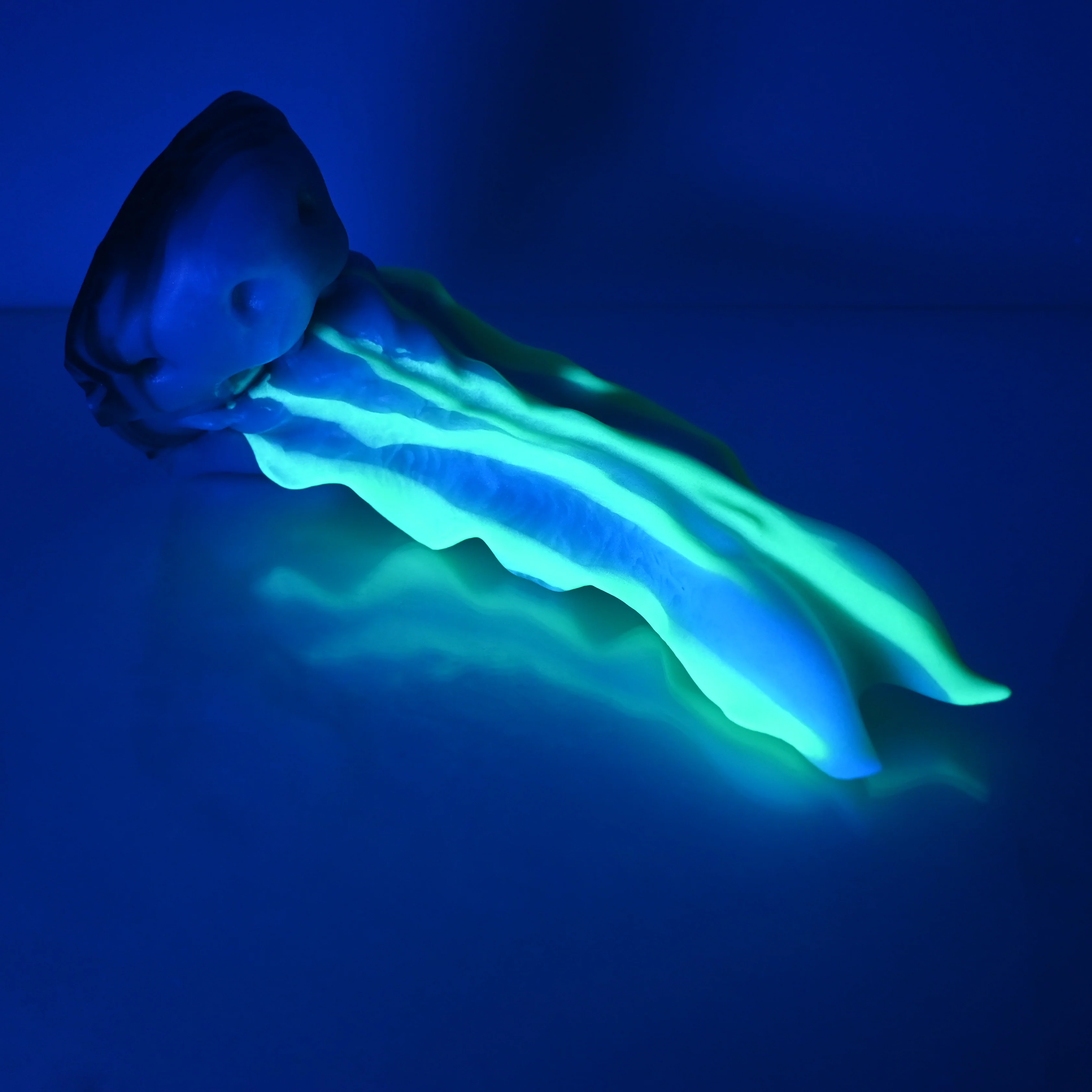 V3MCR97 Snark's Maw Medium 0050 UV GITD - Image 3
