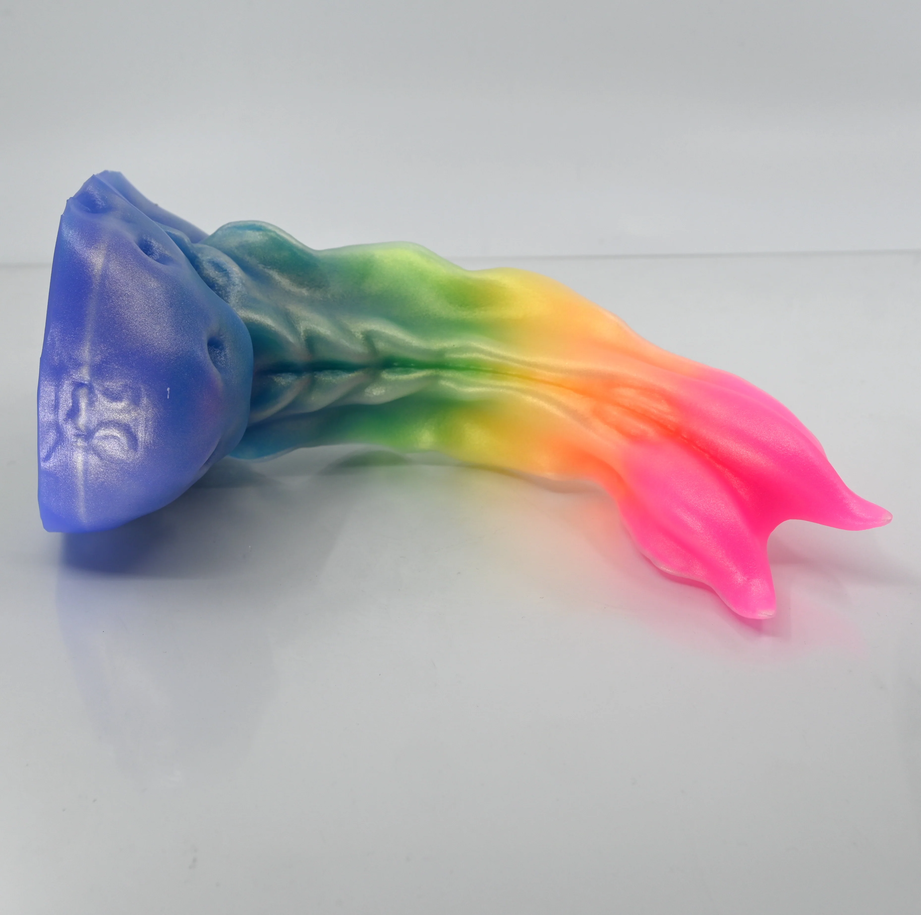 V3SCU50 Snark's Maw Medium 0030 UV GITD